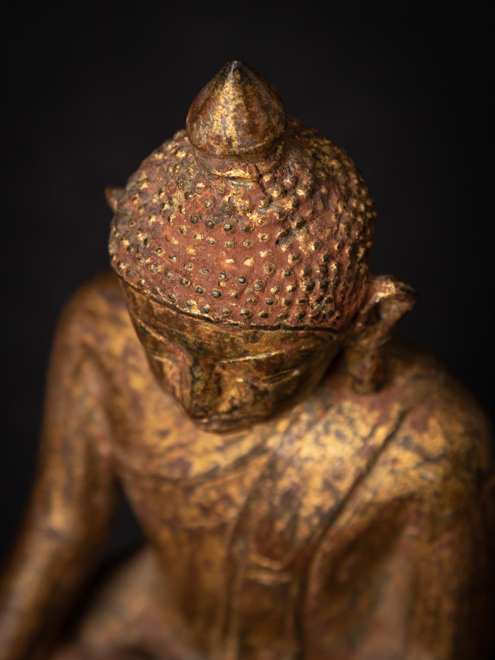 15-16th century antique bronze Burmese Buddha statue in Bhumisparsha Mudra For Sale 9