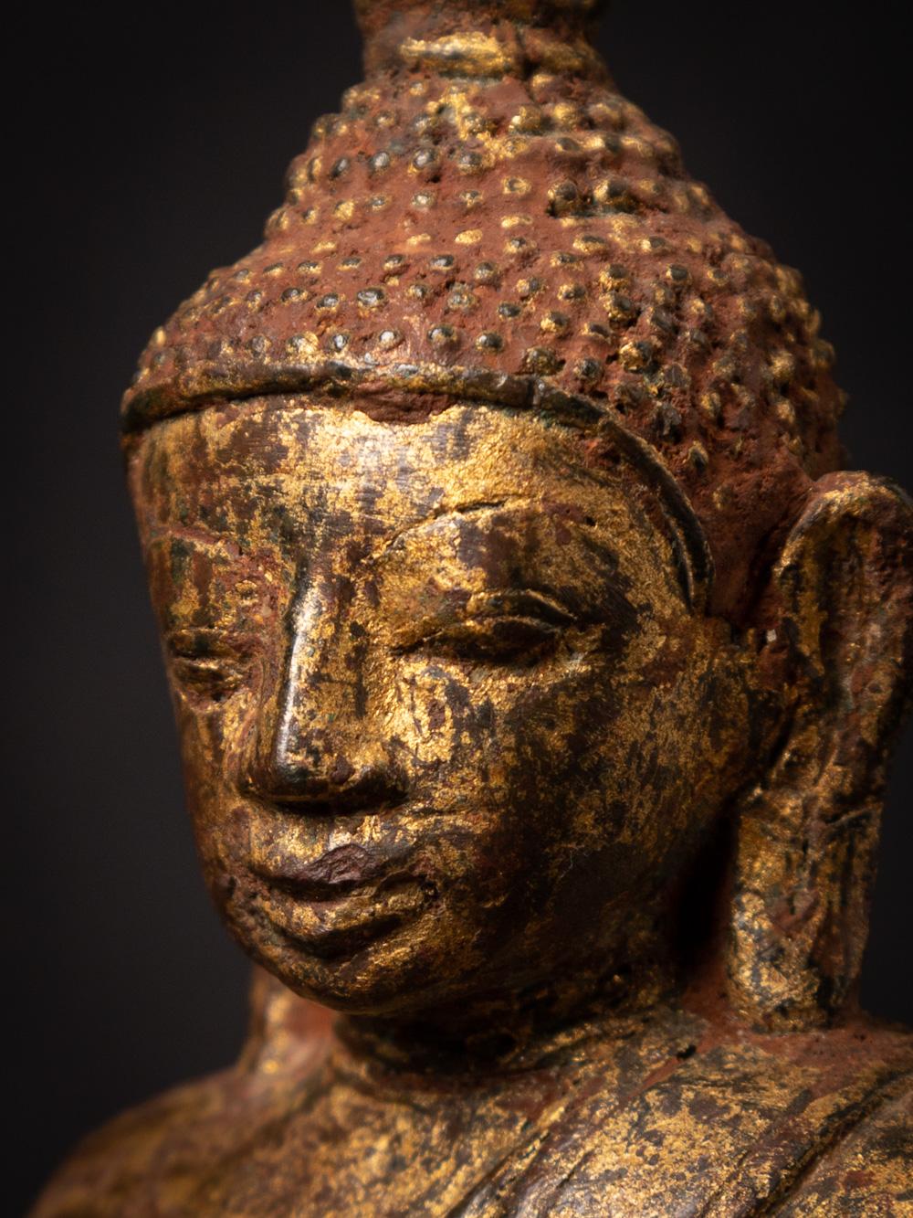 15-16th century antique bronze Burmese Buddha statue in Bhumisparsha Mudra For Sale 11