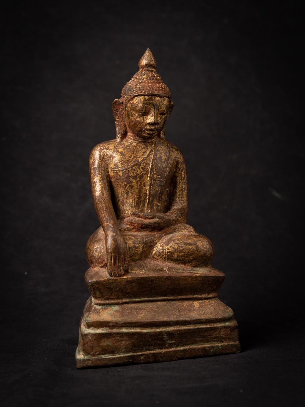 15-16th century antique bronze Burmese Buddha statue in Bhumisparsha Mudra For Sale 1