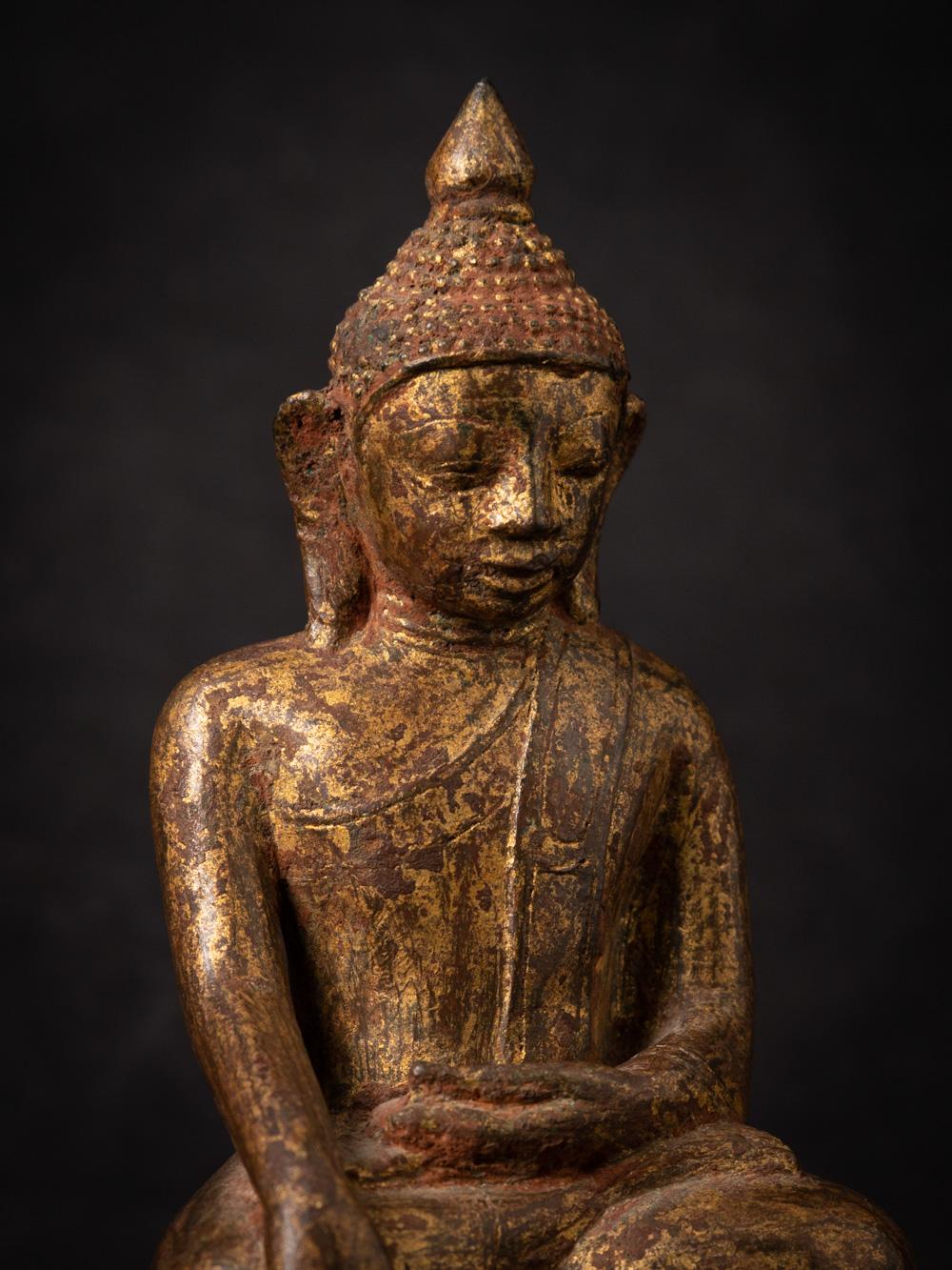 15-16th century antique bronze Burmese Buddha statue in Bhumisparsha Mudra For Sale 2