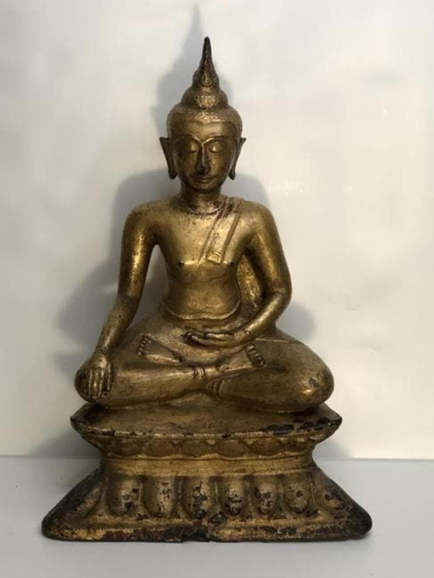 15-16th Century Bronze Guild Thai Buddha For Sale 10