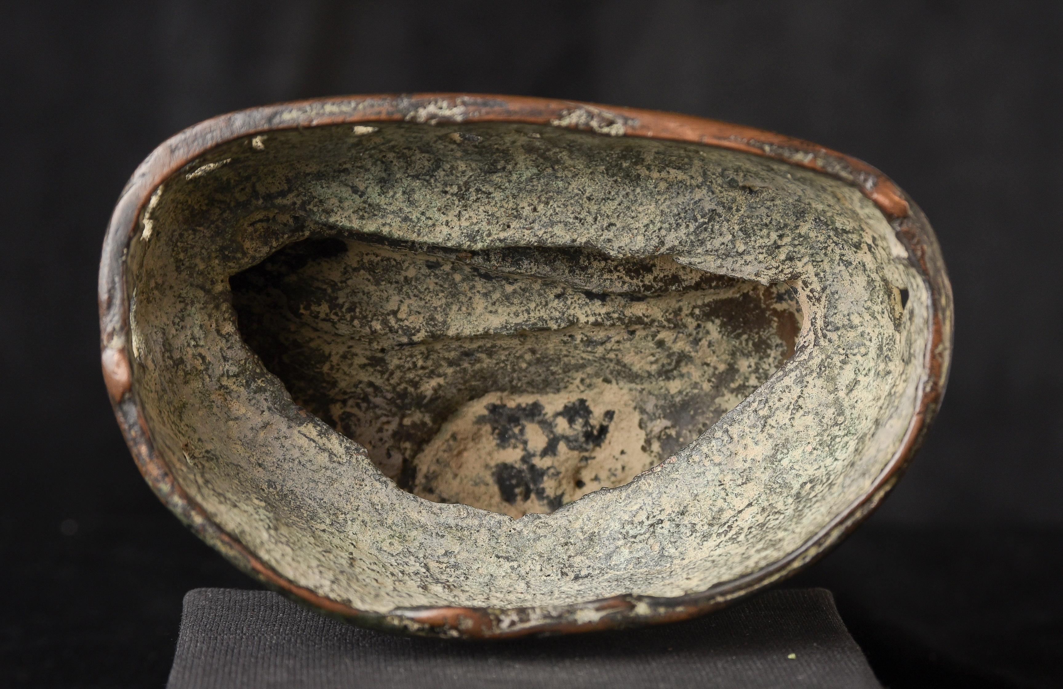 Bouddha du nord de la Thaïlande du 15/16e siècle en tenue royale. 10371 en vente 6