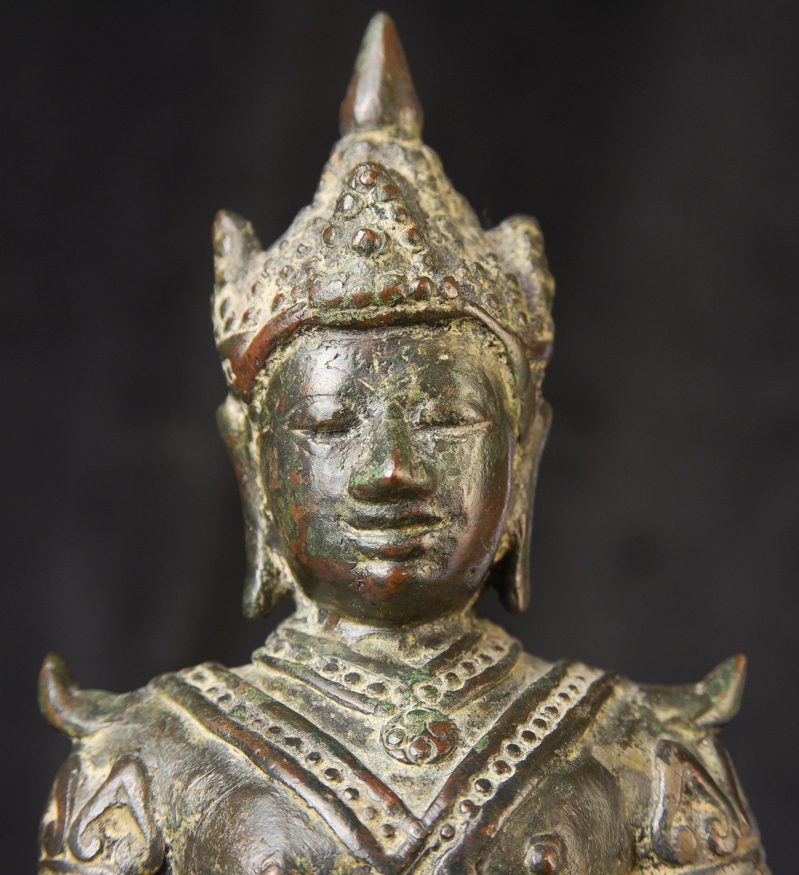 XVIIIe siècle et antérieur Bouddha du nord de la Thaïlande du 15/16e siècle en tenue royale. 10371 en vente