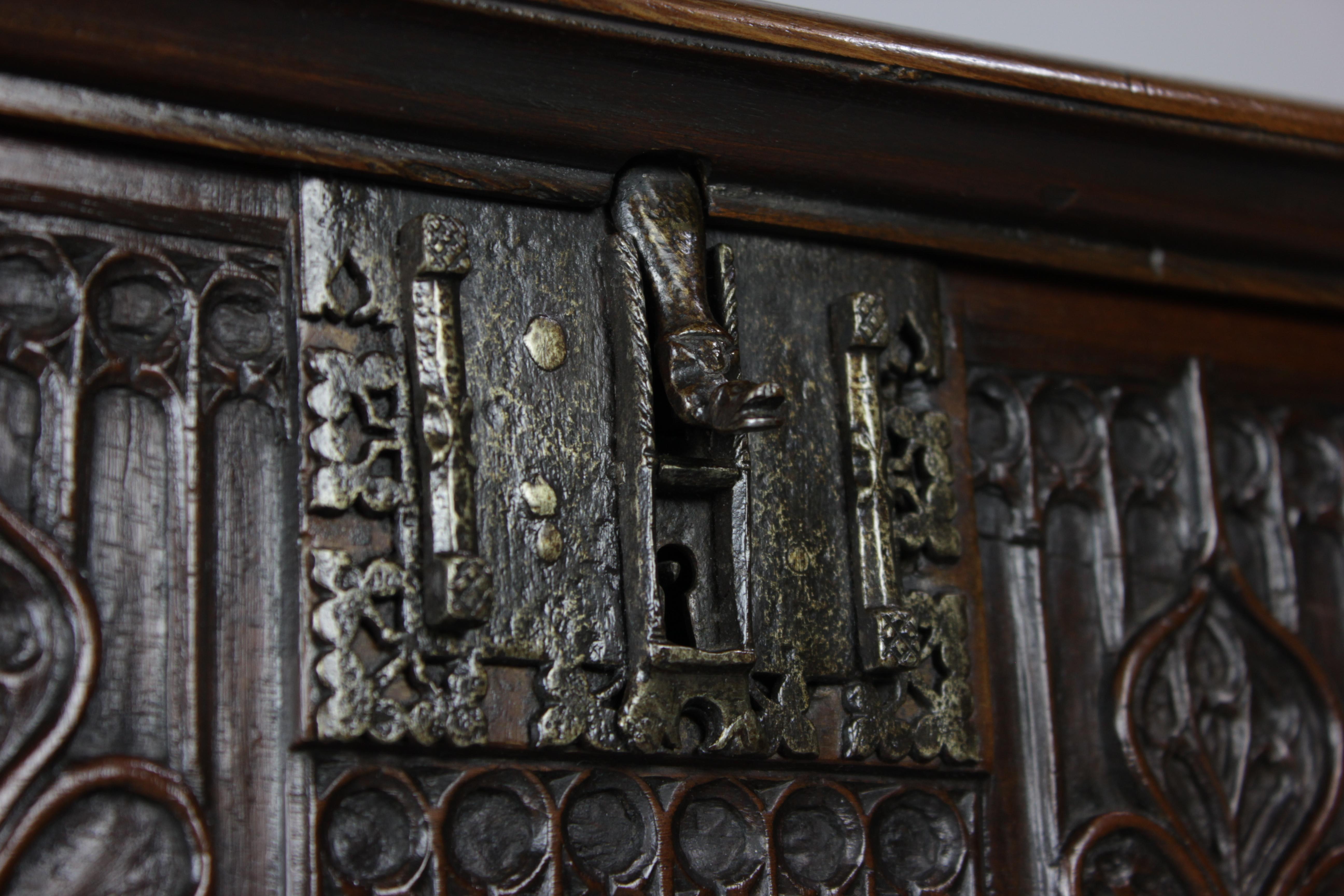 15/16th Century Spanish Walnut Casket, Circa 1500 For Sale 3