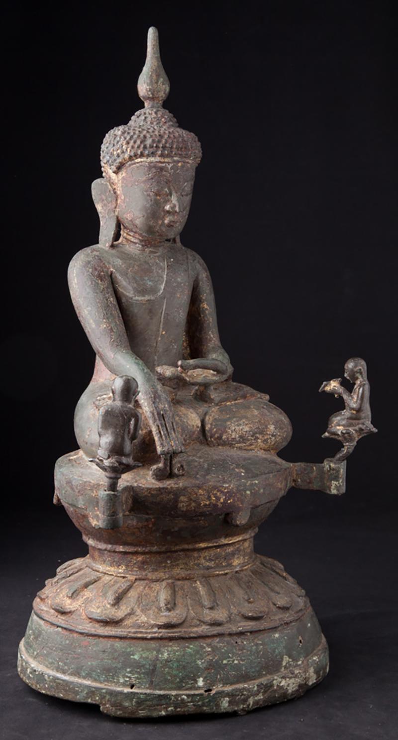 Bronze 15-16th century special bronze Ava Buddha statue from Burma - Original Buddhas For Sale