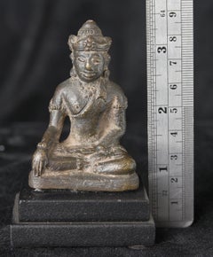 15/16thCSolid Cast Bronze Buddha in Royal Attire