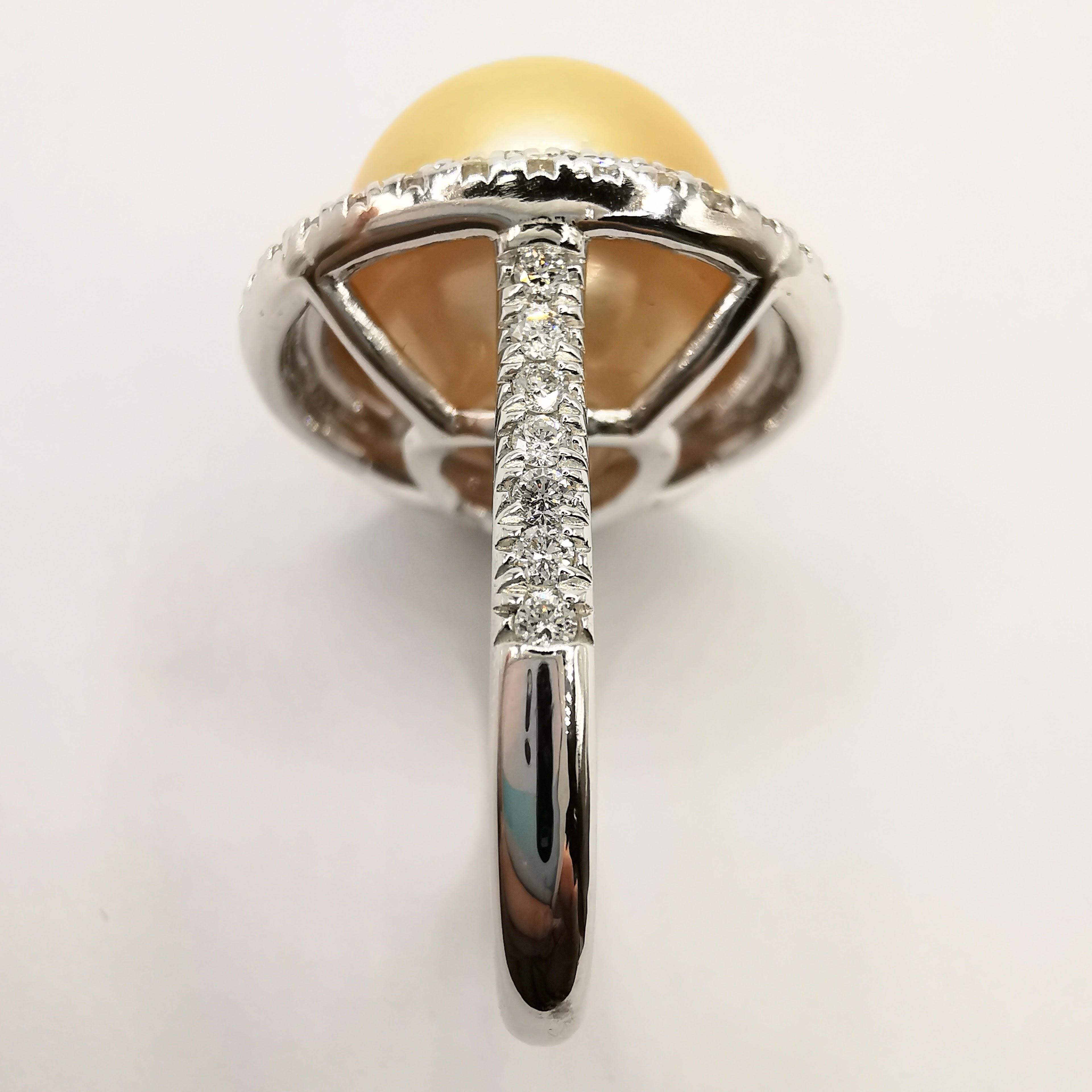 Im Angebot: 15-17 mm Goldener Südseeperlen-Diamant-Doppel Halo-Ring aus 18 Karat Weißgold () 8