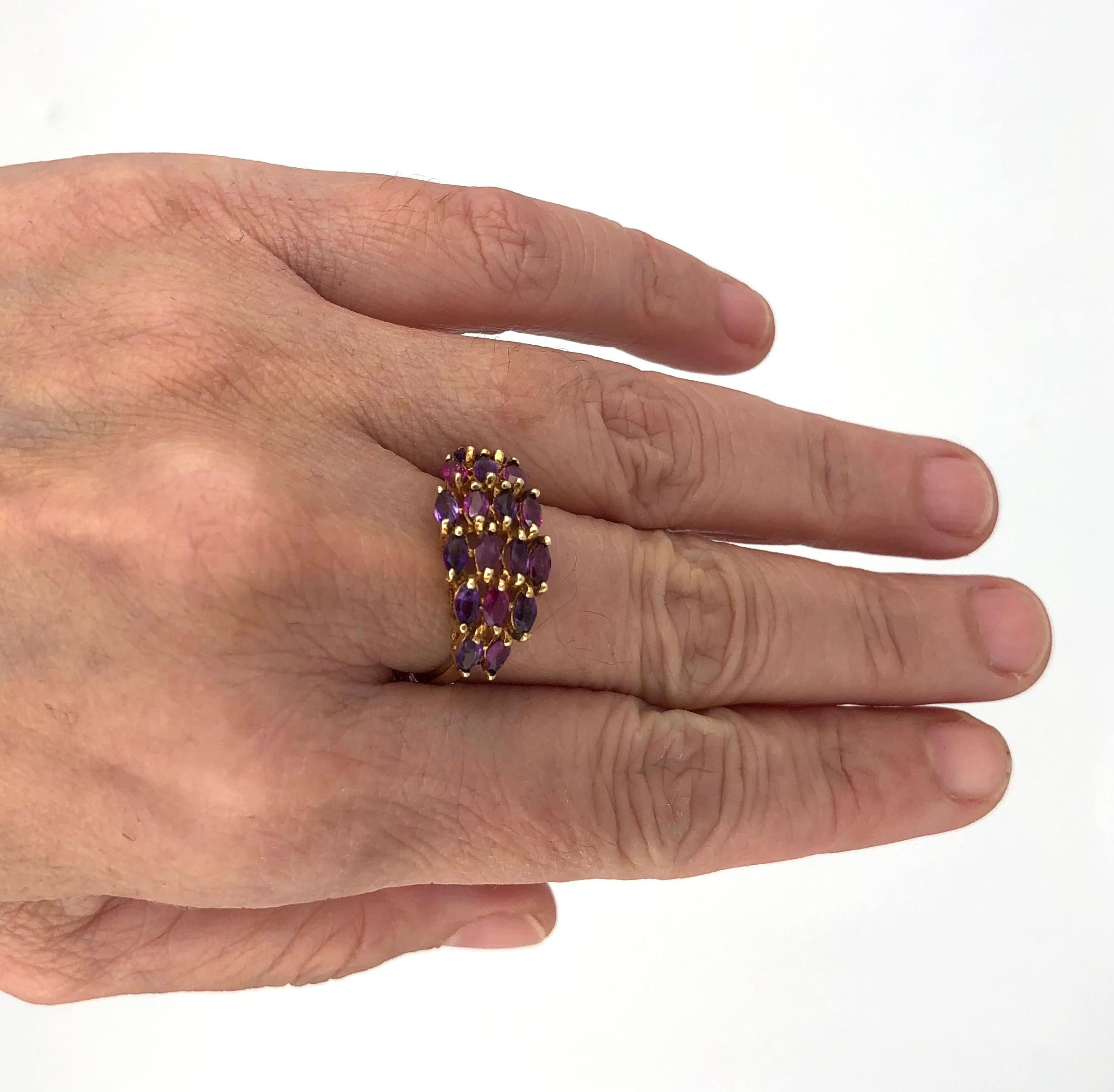 Ring aus Gold mit 15- 18 mq Saphiren und Gold im Zustand „Hervorragend“ im Angebot in New York, NY