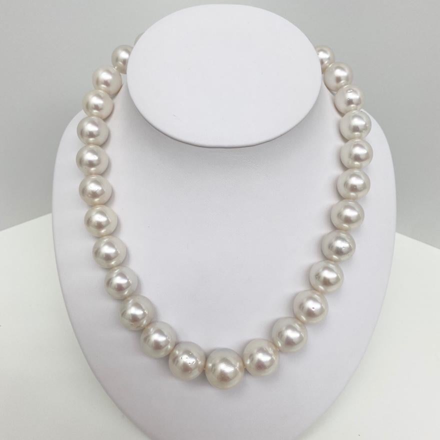 15-18mm South Sea White Round Pearl Necklace with Gold Clasp
Exceptional Rare Big Size White-Rose South Sea 15-18mm Round Pearl Necklace, 18 inches hand-knotted with gold fish-hook clasp #CP68
