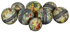 Ornements de boules de récipients à bonbons et à bonbons en papier mâché allemand des années 1950