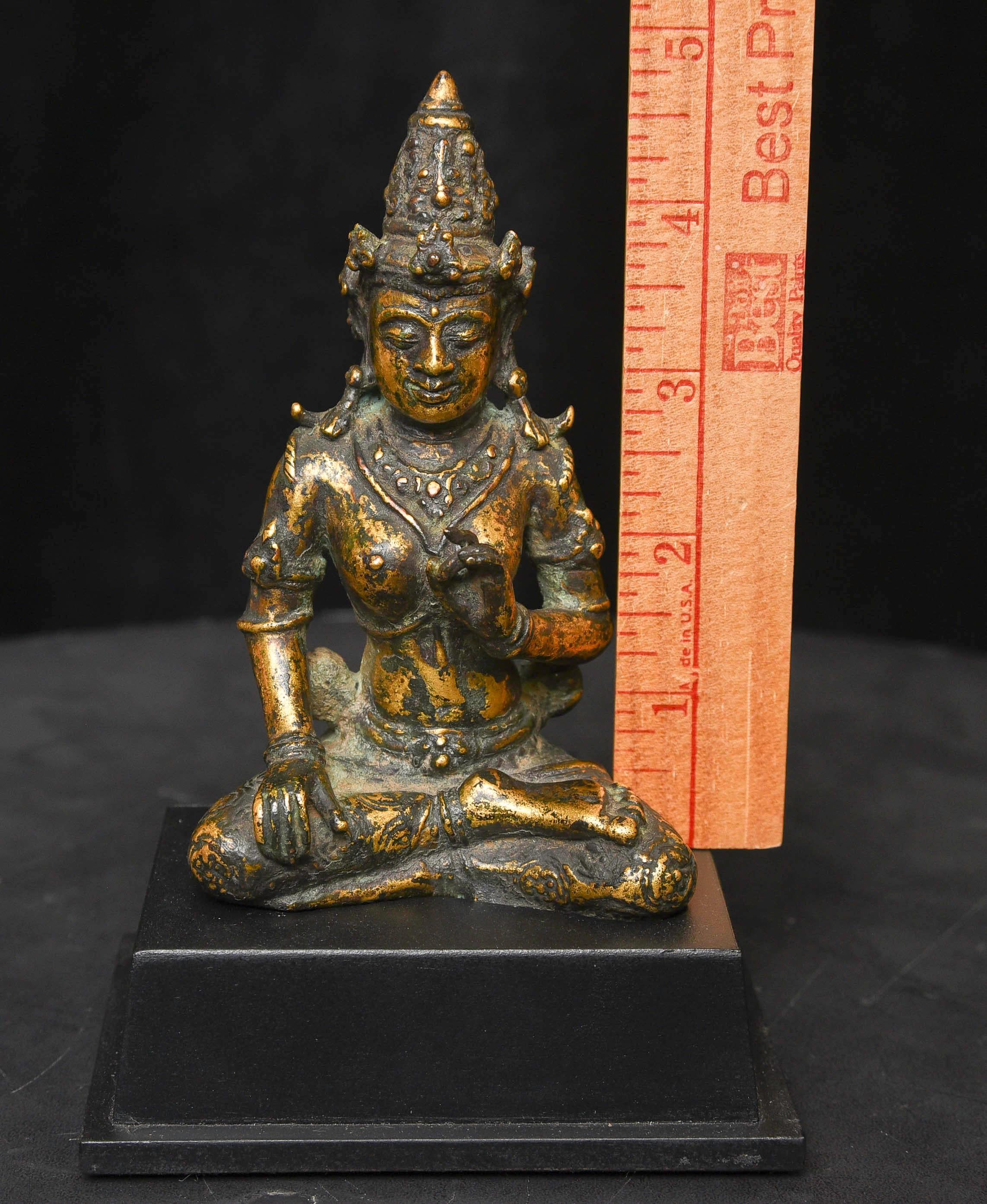 15-19. Jahrhundert Indonesische oder javanische vergoldete Bronze-Gottheiten - 9591 (Gegossen) im Angebot