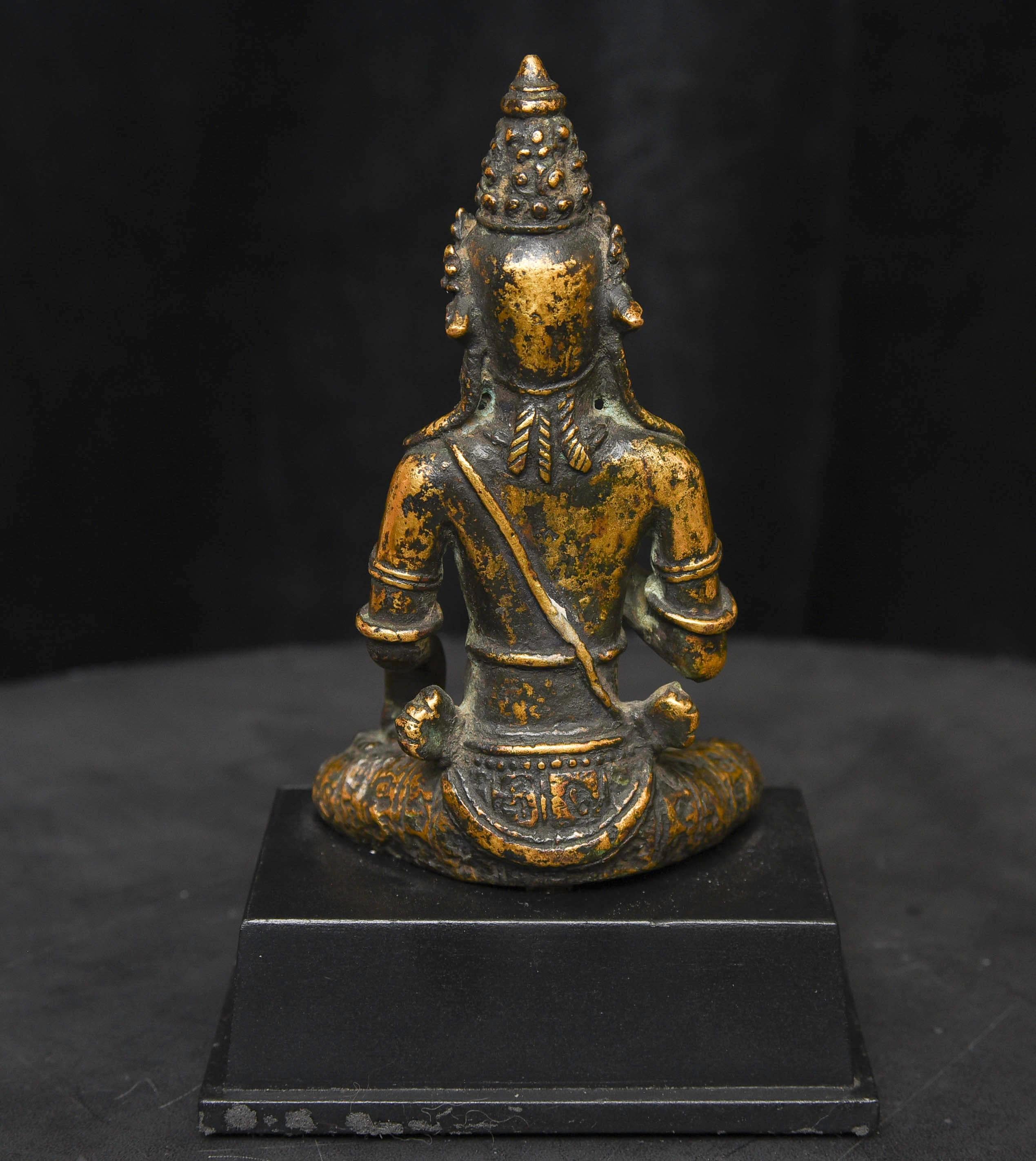 15-19. Jahrhundert Indonesische oder javanische vergoldete Bronze-Gottheiten - 9591 im Angebot 4