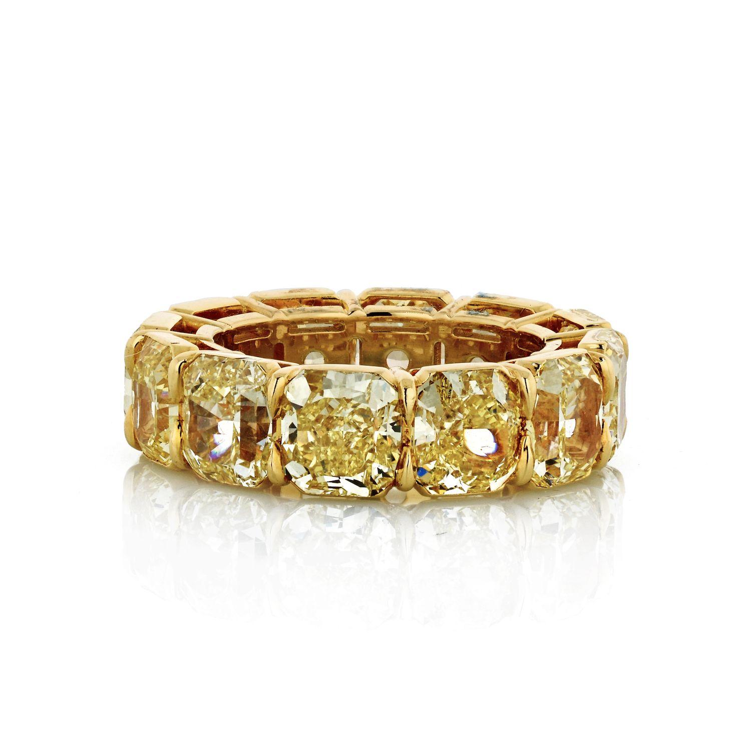 Moderne Alliance en or jaune 18 carats avec diamant jaune fantaisie de 15 carats de taille radiant en vente