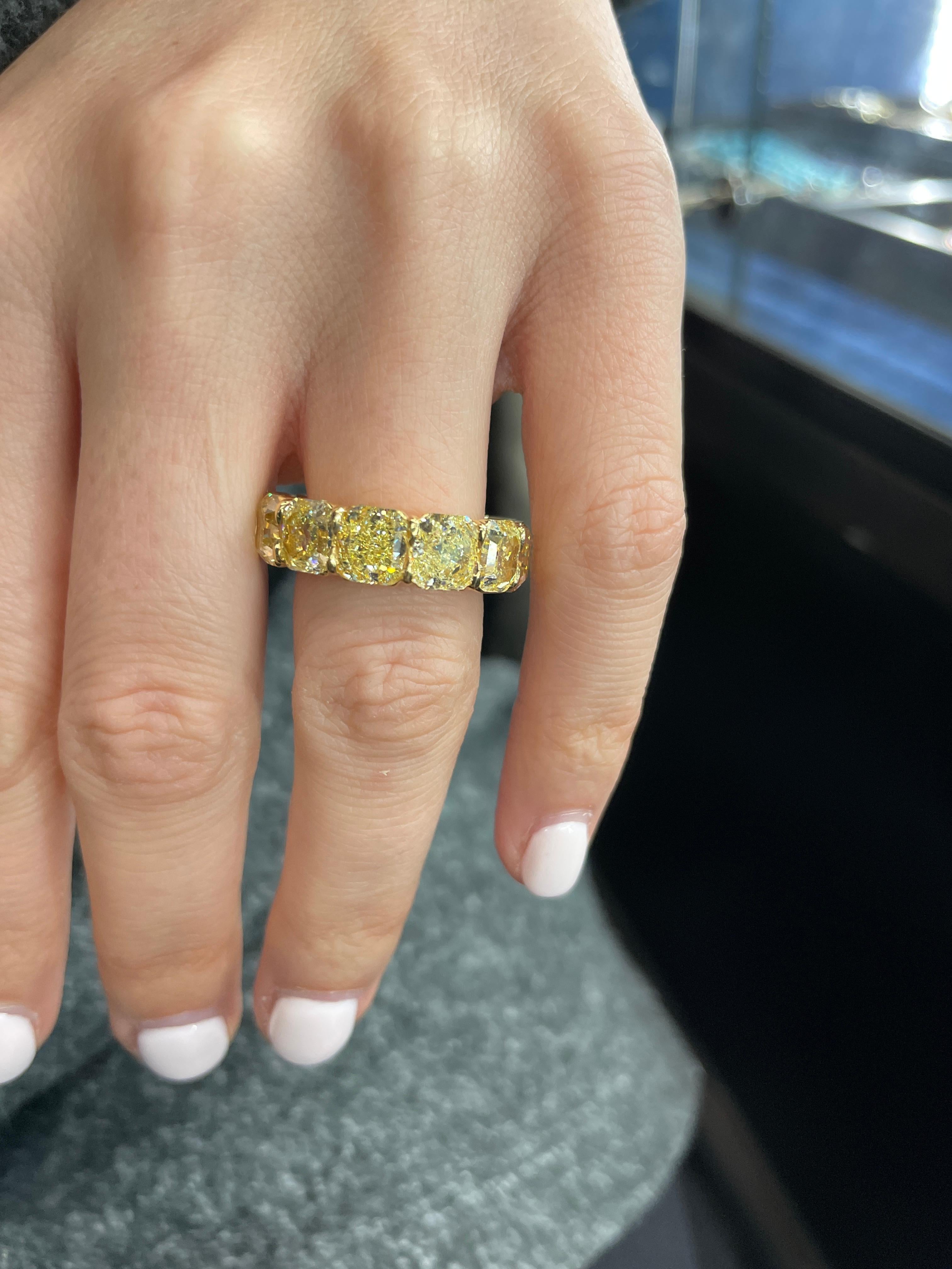 Alliance en or jaune 18 carats avec diamant jaune fantaisie de 15 carats de taille radiant Pour femmes en vente