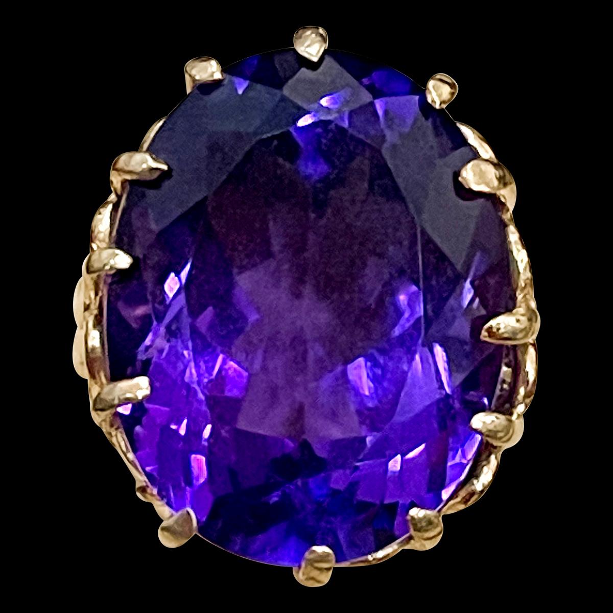 Oval Cut 15 Carat Amethyst Cocktail Ring in 14 Karat Yellow Gold For Sale