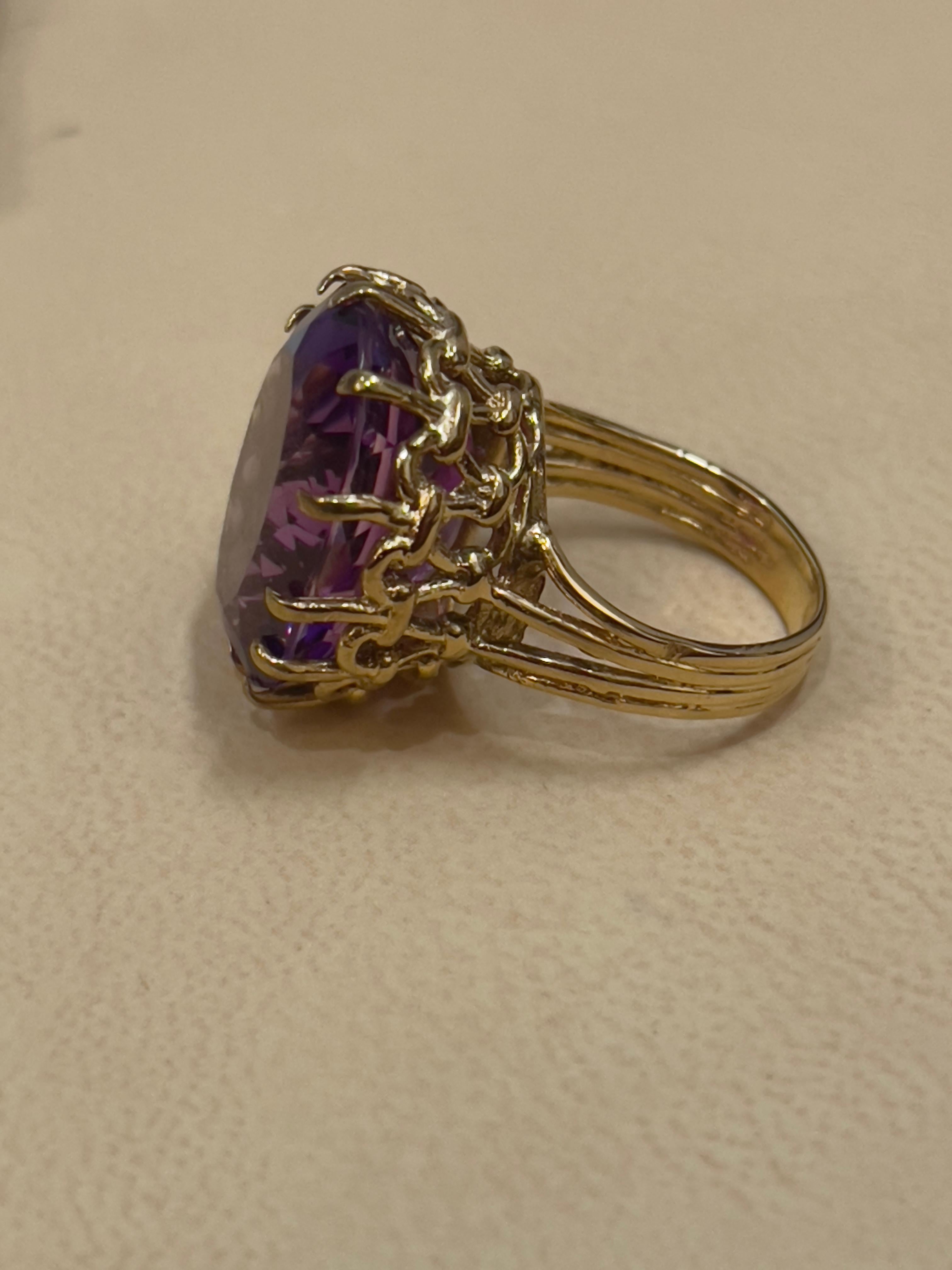 15 Carat Amethyst Cocktail Ring in 14 Karat Yellow Gold In Excellent Condition For Sale In New York, NY