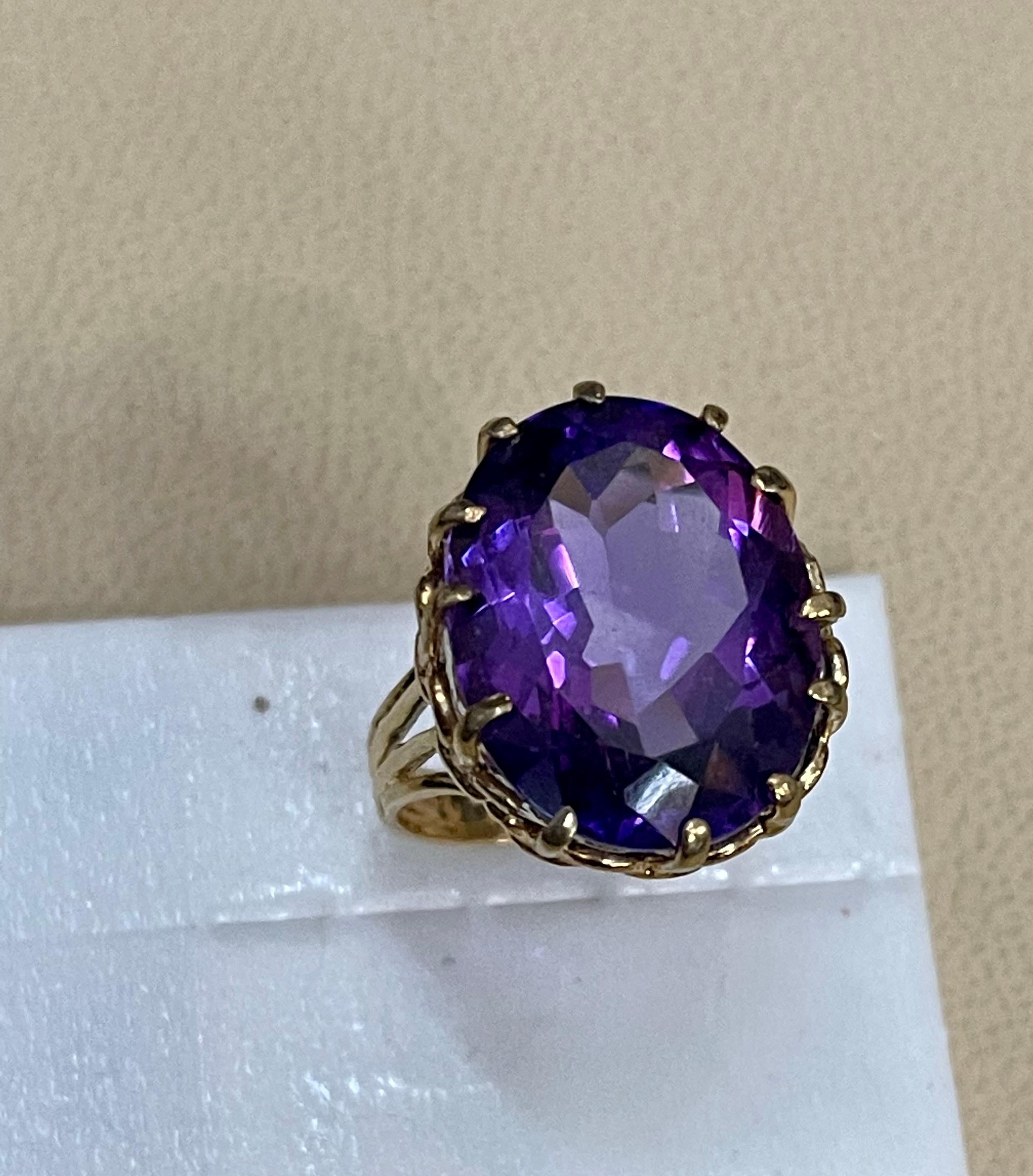15 Carat Amethyst Cocktail Ring in 14 Karat Yellow Gold For Sale 1