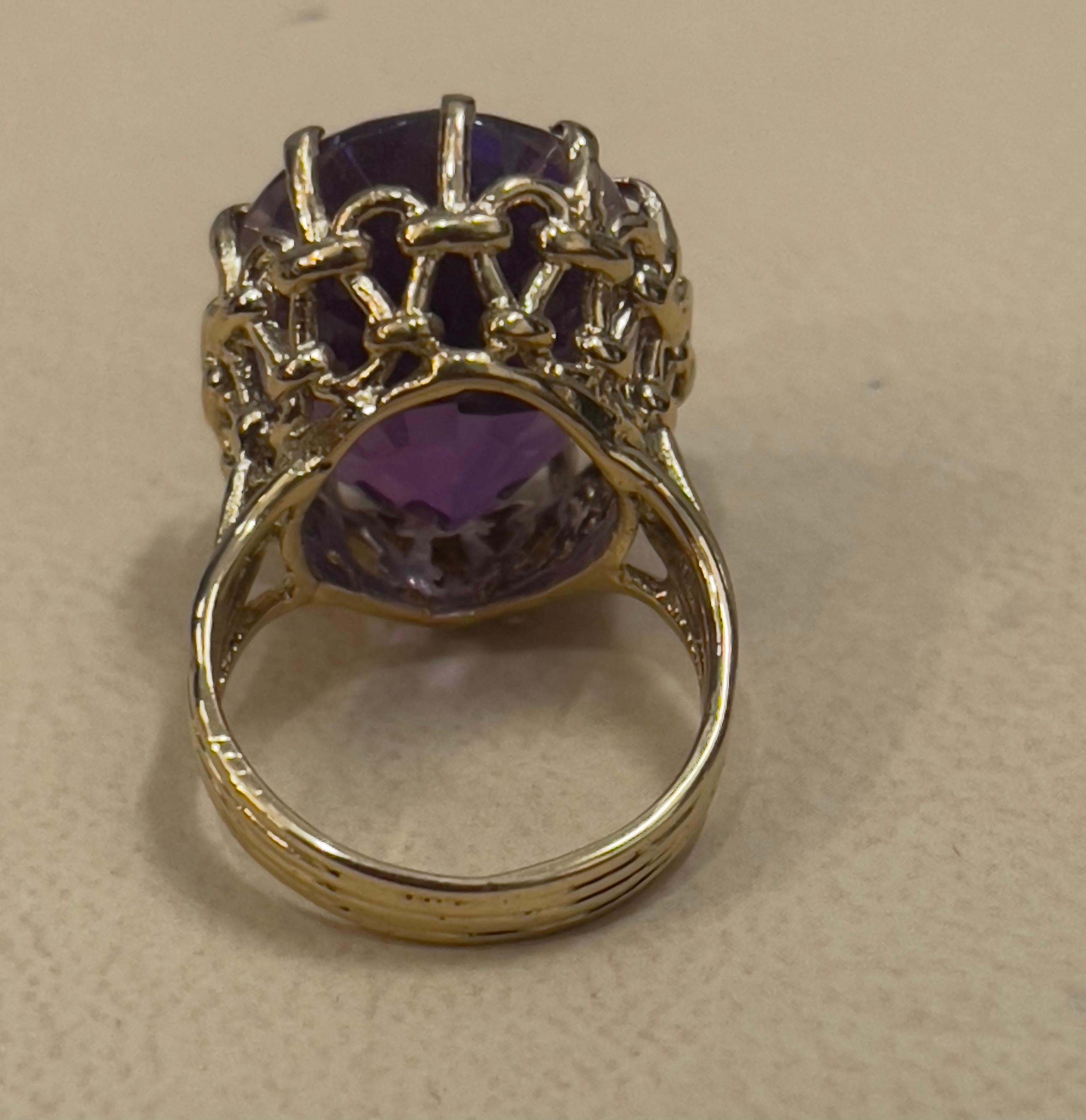 15 Carat Amethyst Cocktail Ring in 14 Karat Yellow Gold For Sale 2