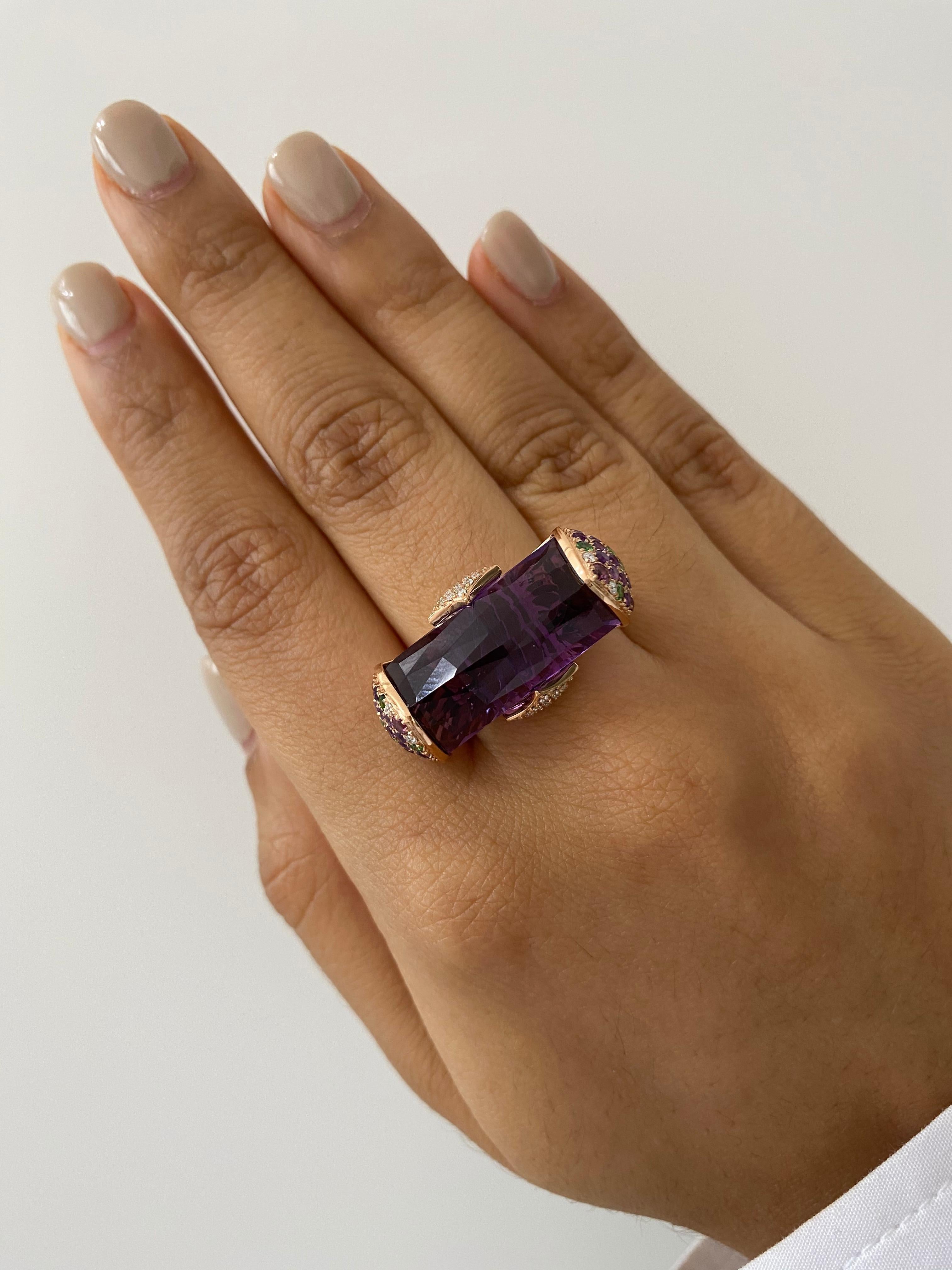 Contemporary 15 Carat Amethyst and Diamond Ring in 18 Karat Rose Gold For Sale
