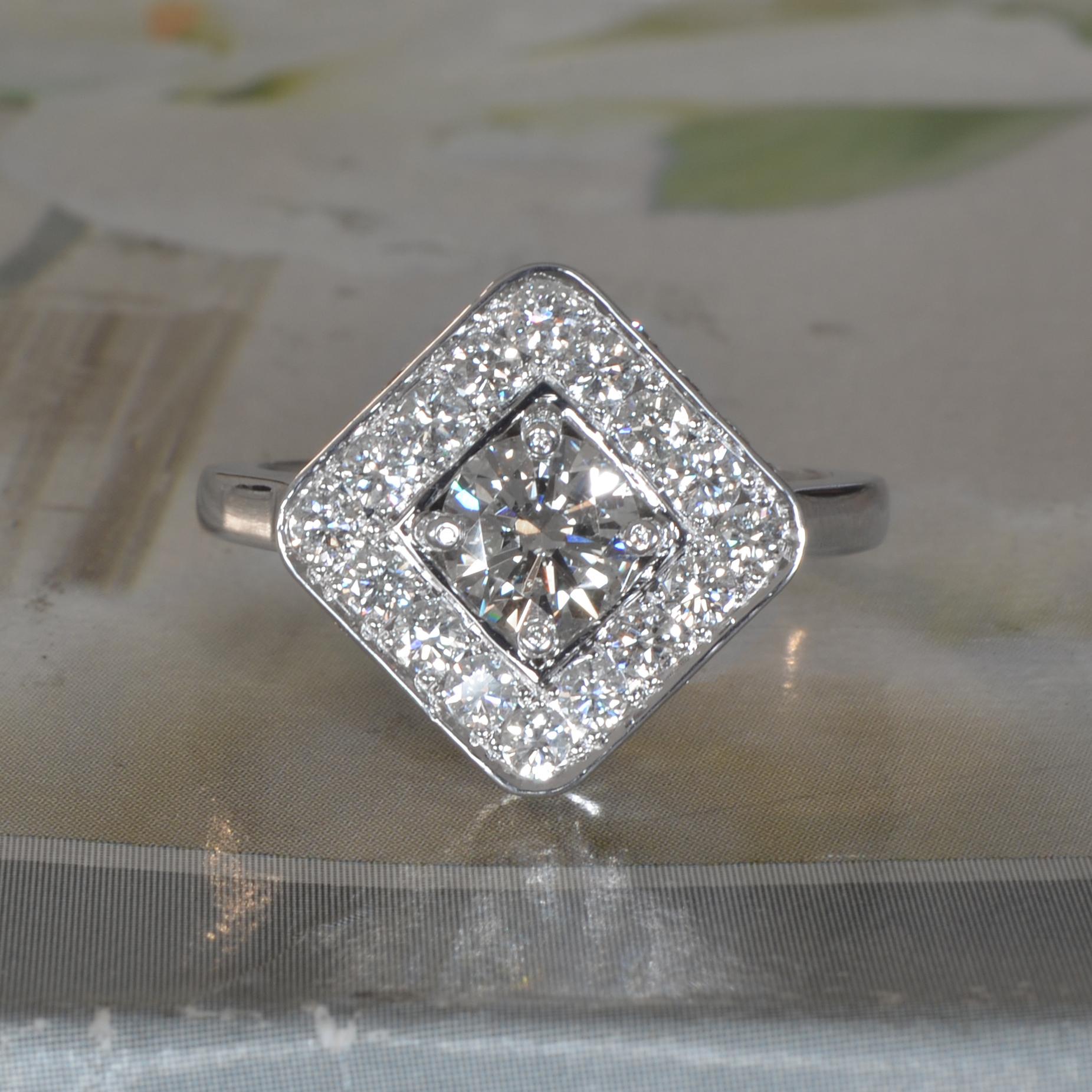 Anillo con halo de diamante redondo y cojín de 1,5 quilates aproximadamente, Ben Dannie Moderno en venta