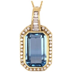 15 Carat Aquamarine and Diamond Gold Pendant Necklace Fine Estate Jewelry