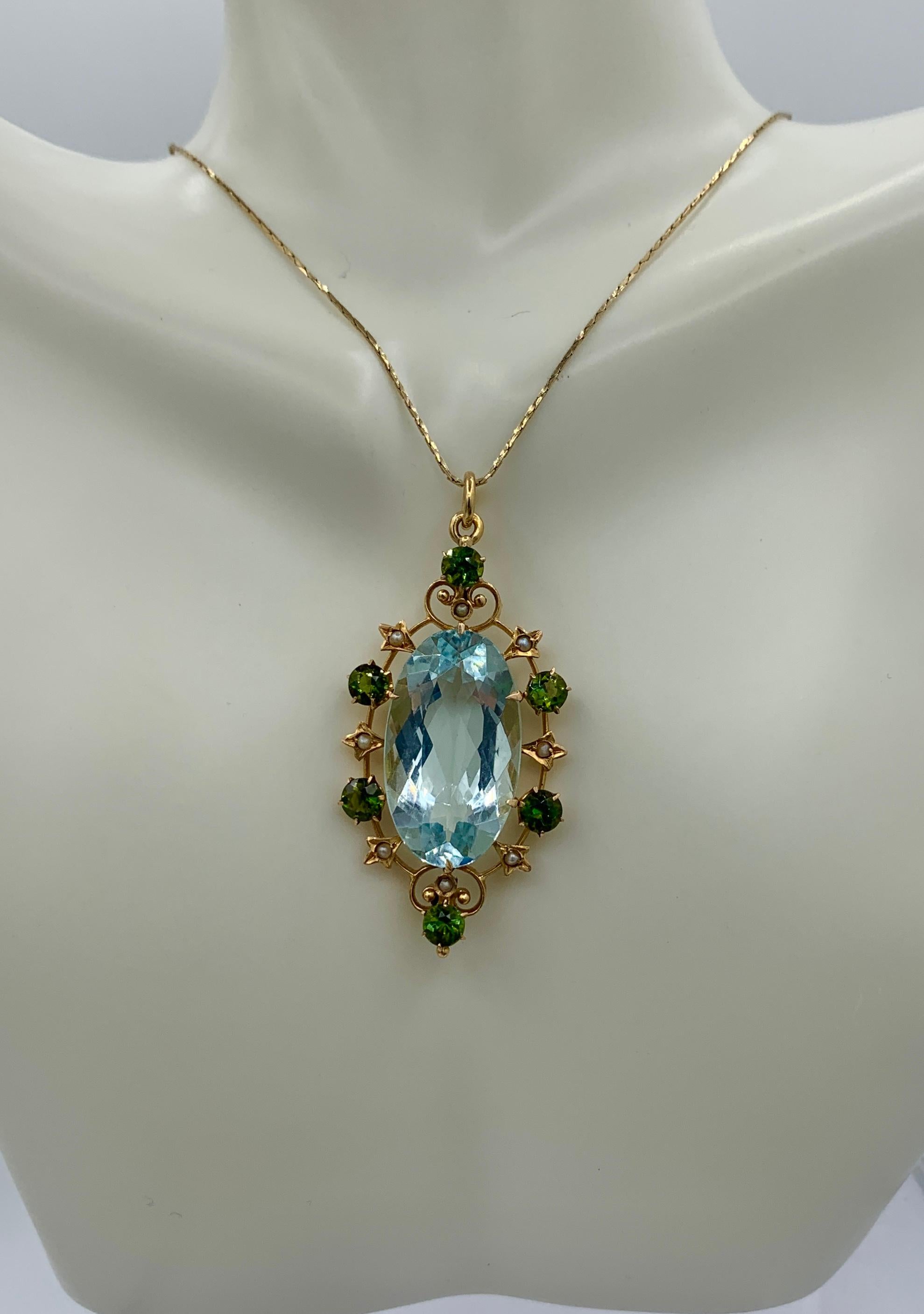 Oval Cut 15 Carat Aquamarine Green Tourmaline Pendant Necklace Art Deco 14 Karat Gold For Sale