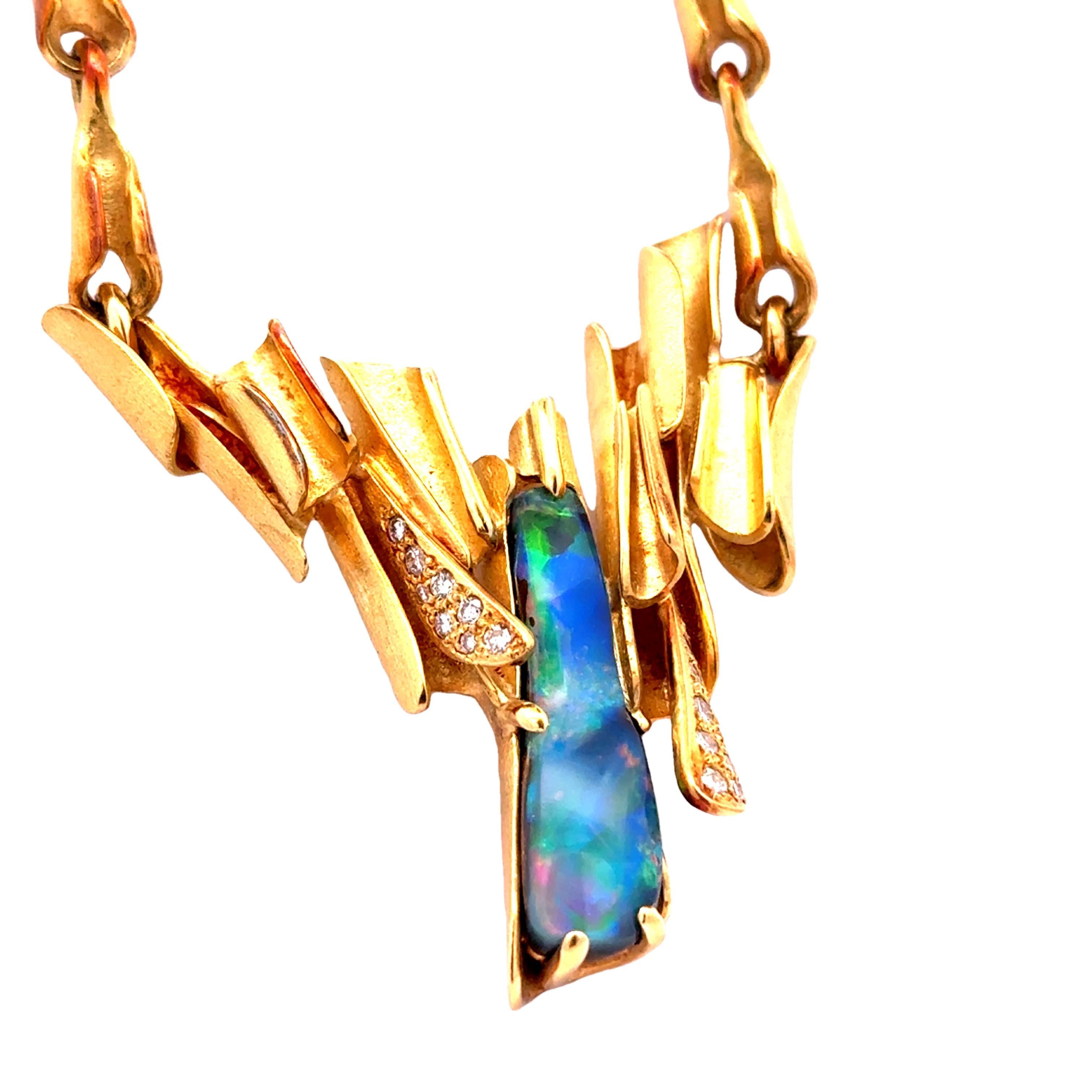Taille cabochon Collier en or jaune 15 carats avec diamant et opale de Boulder australienne en vente