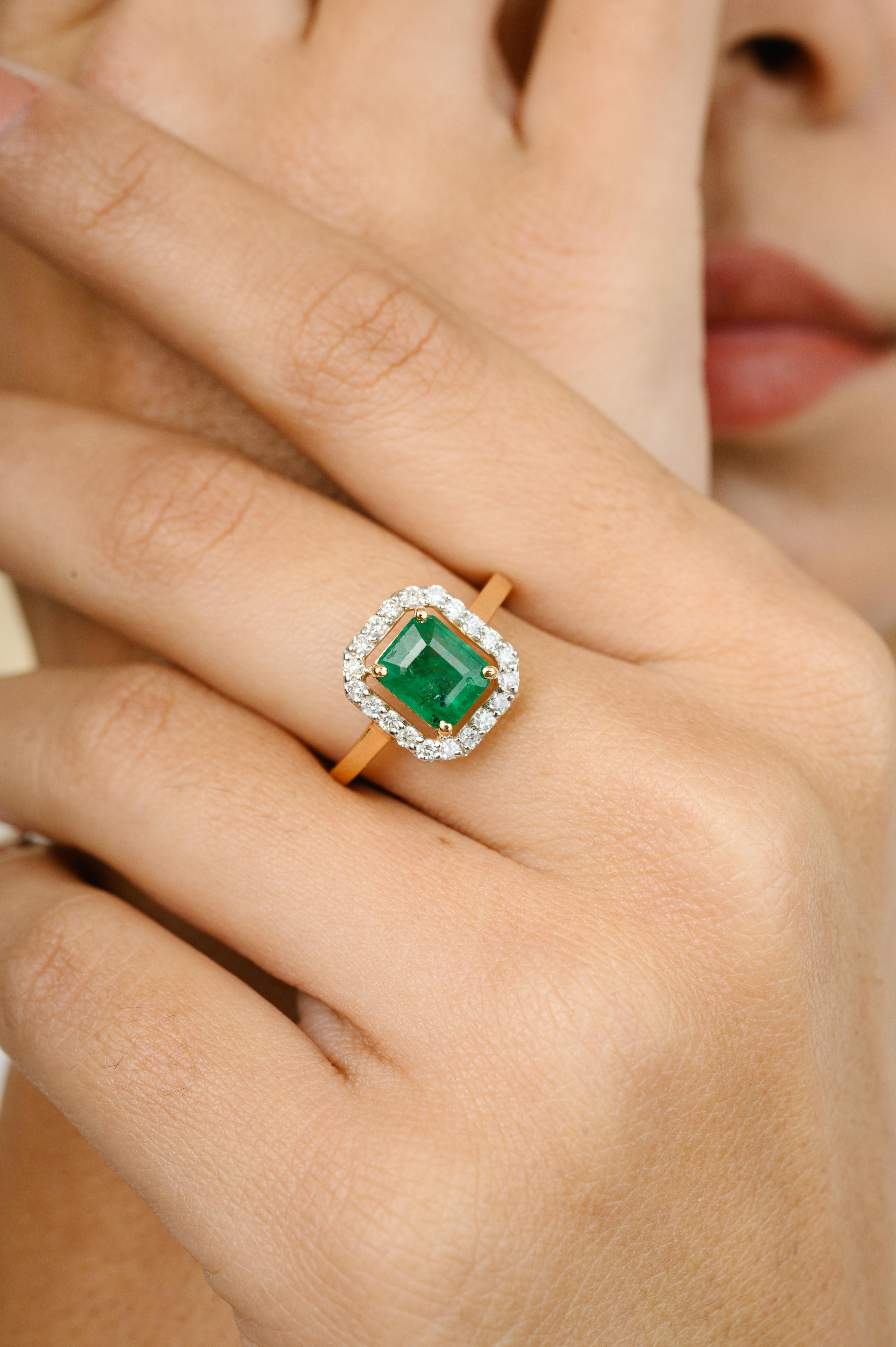 For Sale:  1.5 Carat Octagon Emerald Halo Diamond Wedding Ring in 18k Yellow Gold 2