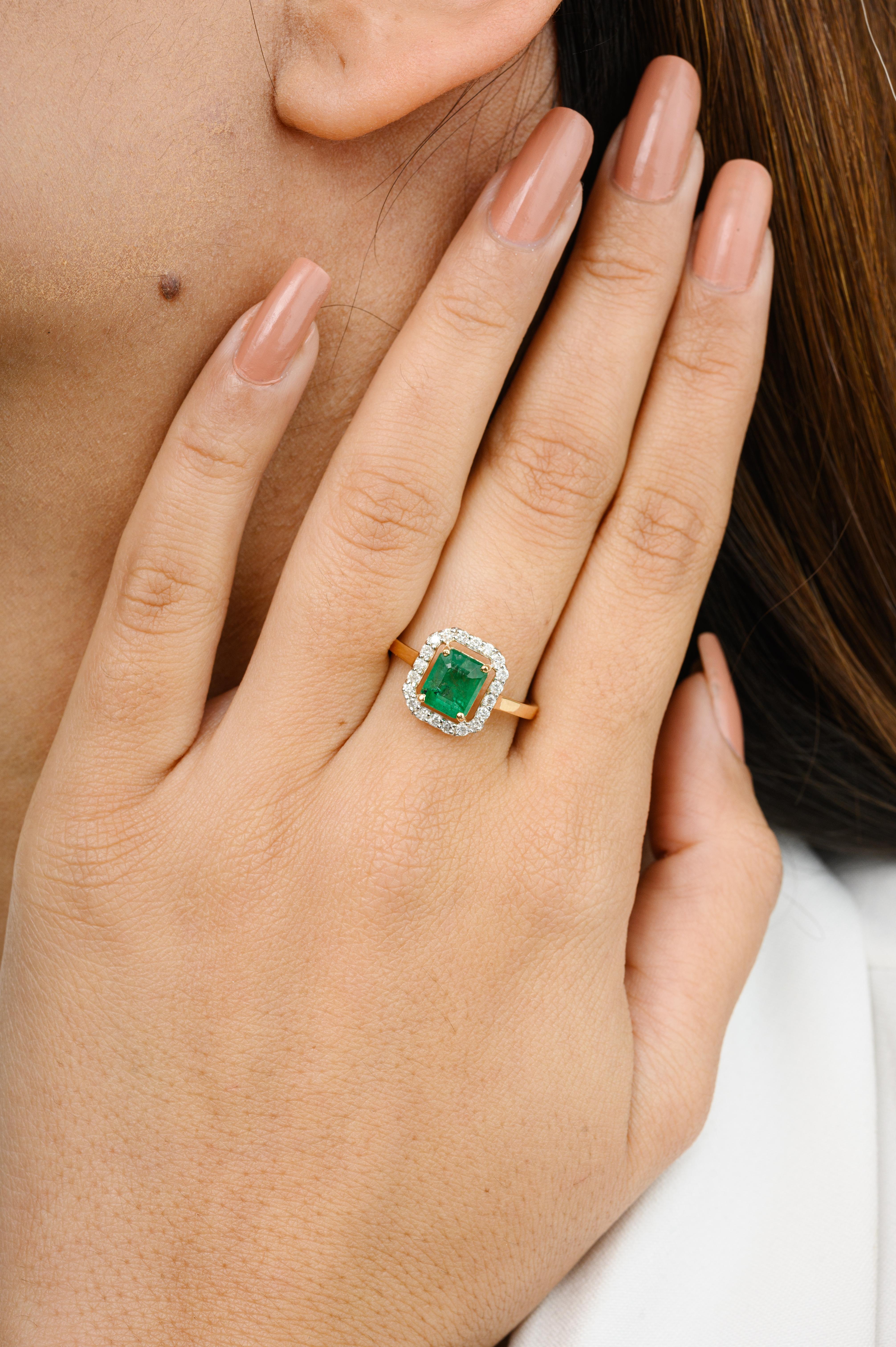 For Sale:  1.5 Carat Octagon Emerald Halo Diamond Wedding Ring in 18k Yellow Gold 4