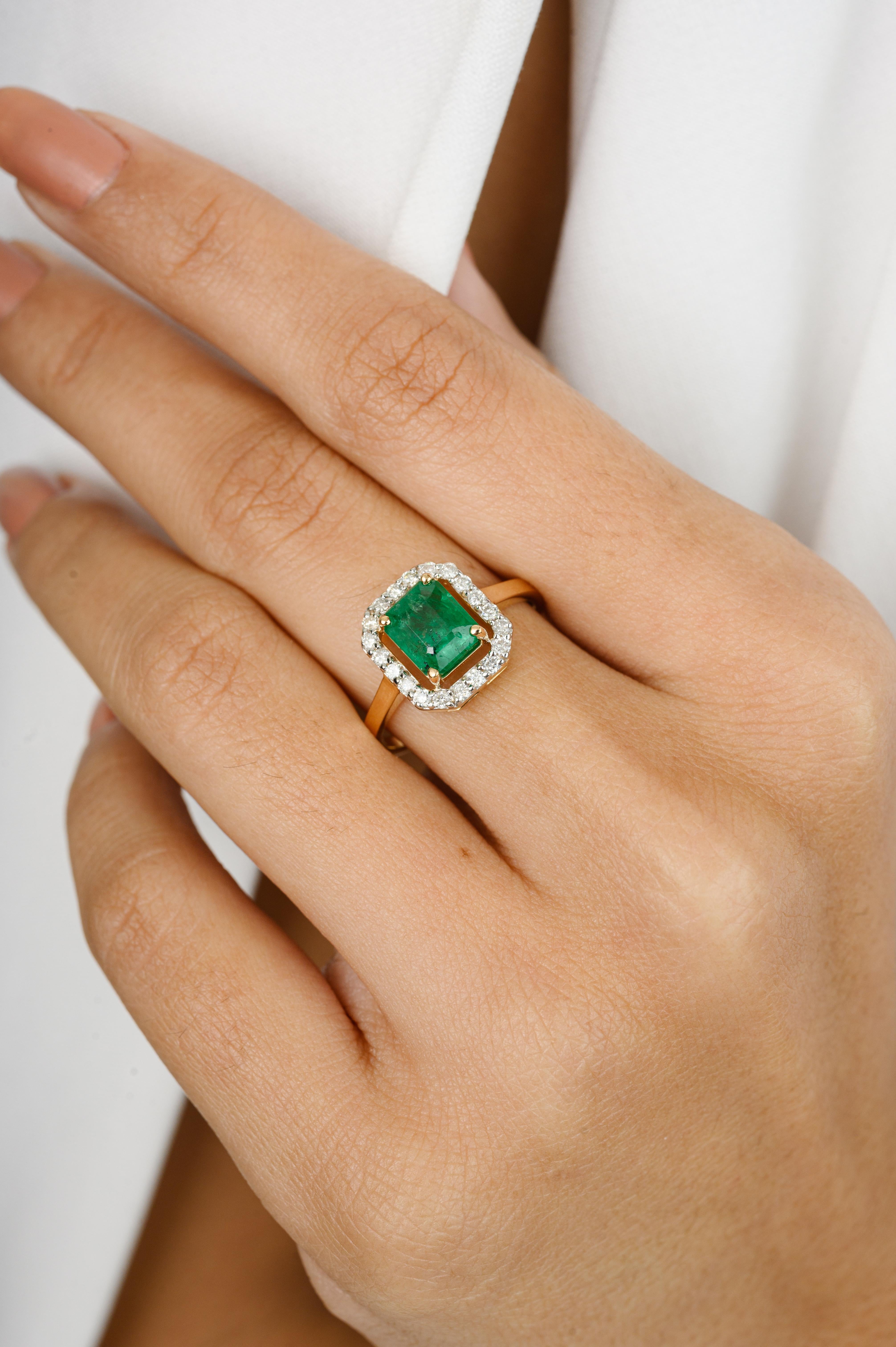 For Sale:  1.5 Carat Octagon Emerald Halo Diamond Wedding Ring in 18k Yellow Gold 7
