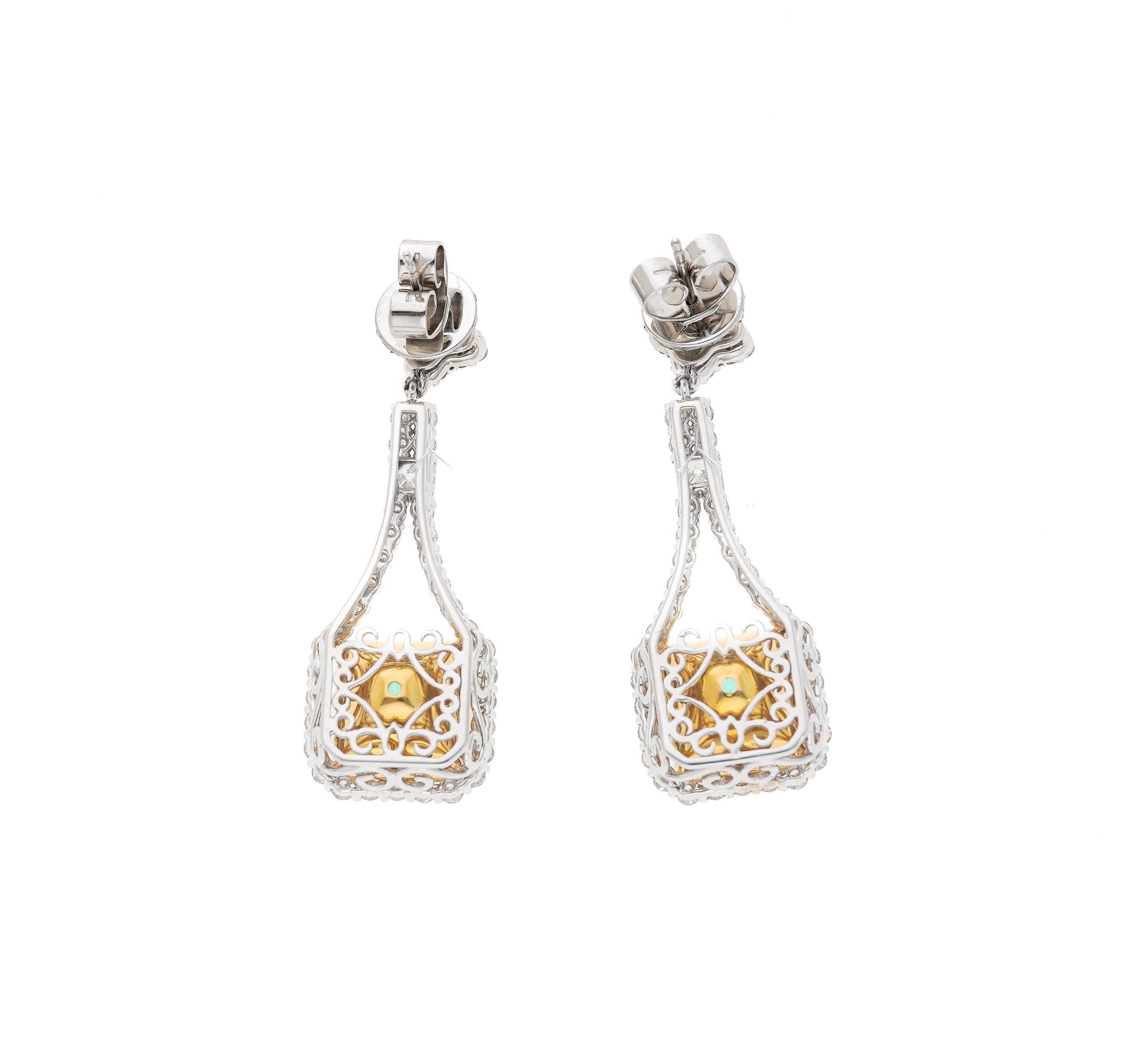 15 Carat Colombian Minor Oil Emerald & Diamond Dangle Earrings in 18K White Gold In New Condition For Sale In Miami, FL