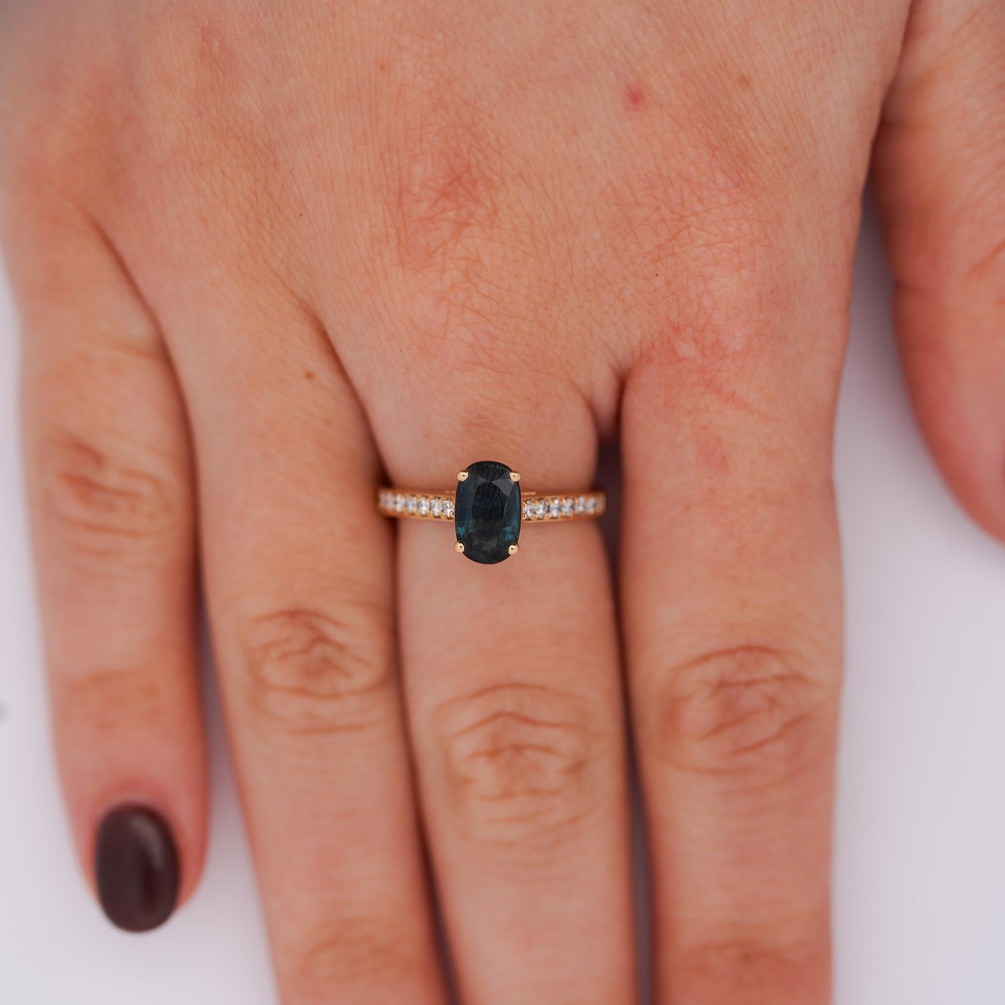 1.5 Carat Deep Blue Sapphire & Diamond Cathedral 18K Gold Ring In New Condition For Sale In Miami, FL