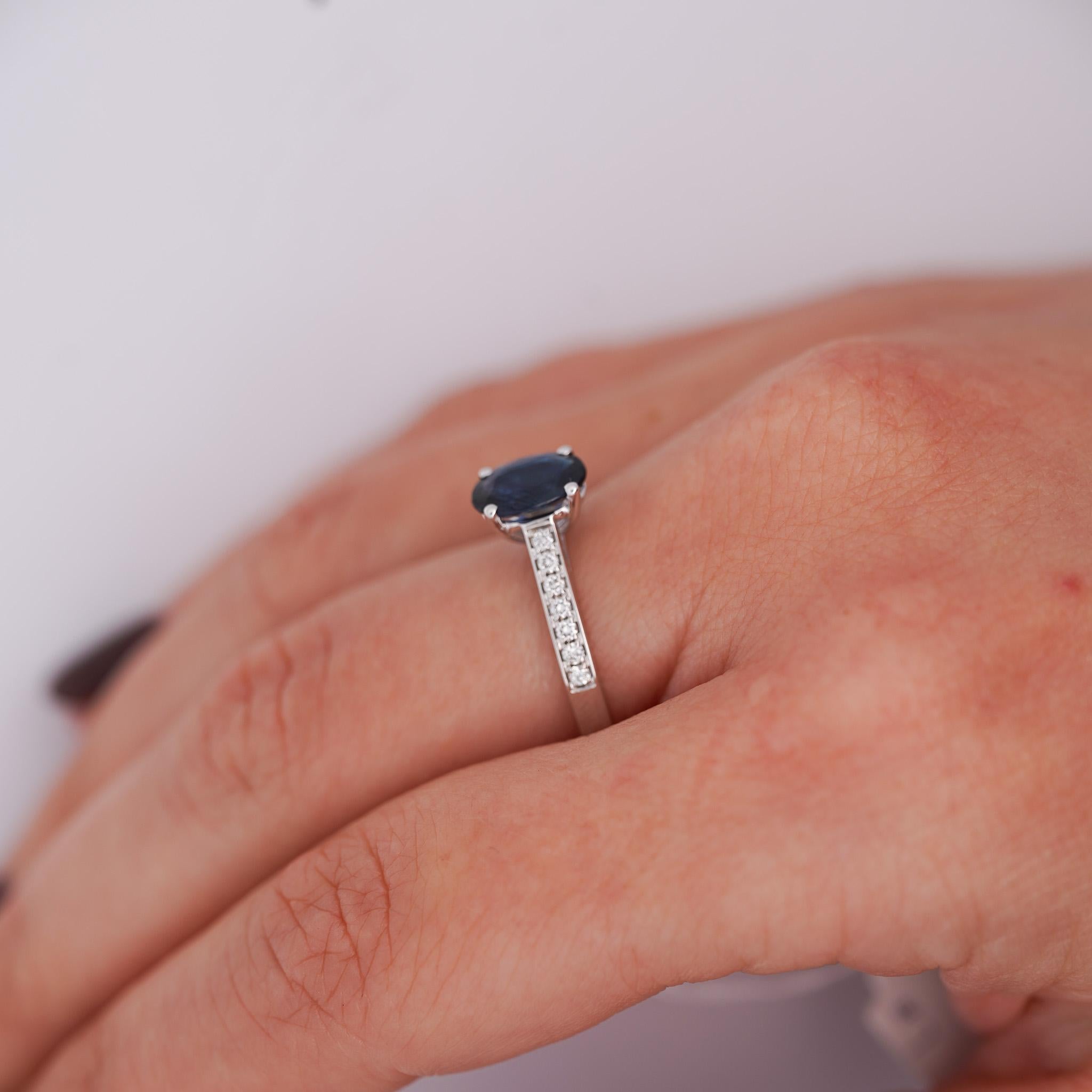 1.5 Carat Deep Blue Sapphire & Diamond Cathedral 18K Gold Ring For Sale 1