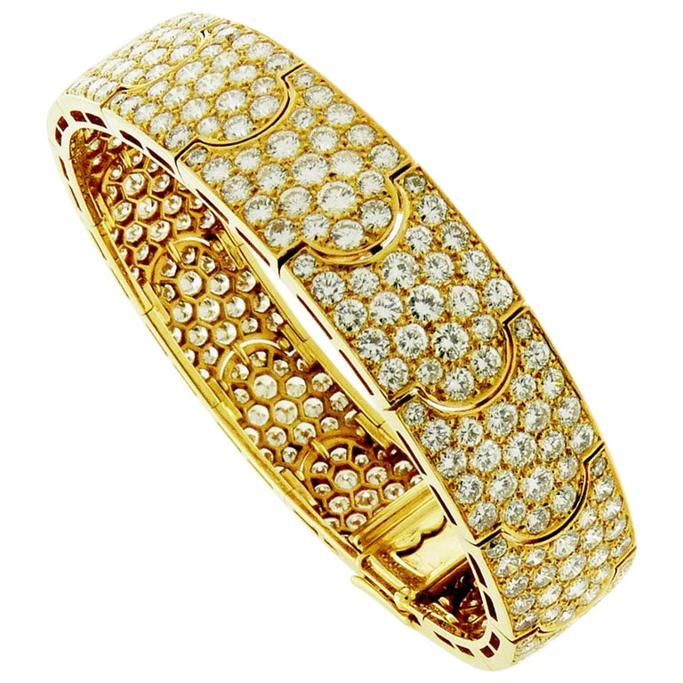 Cartier 15.00 Carat Diamond 18 Karat Yellow Gold Bracelet For Sale at