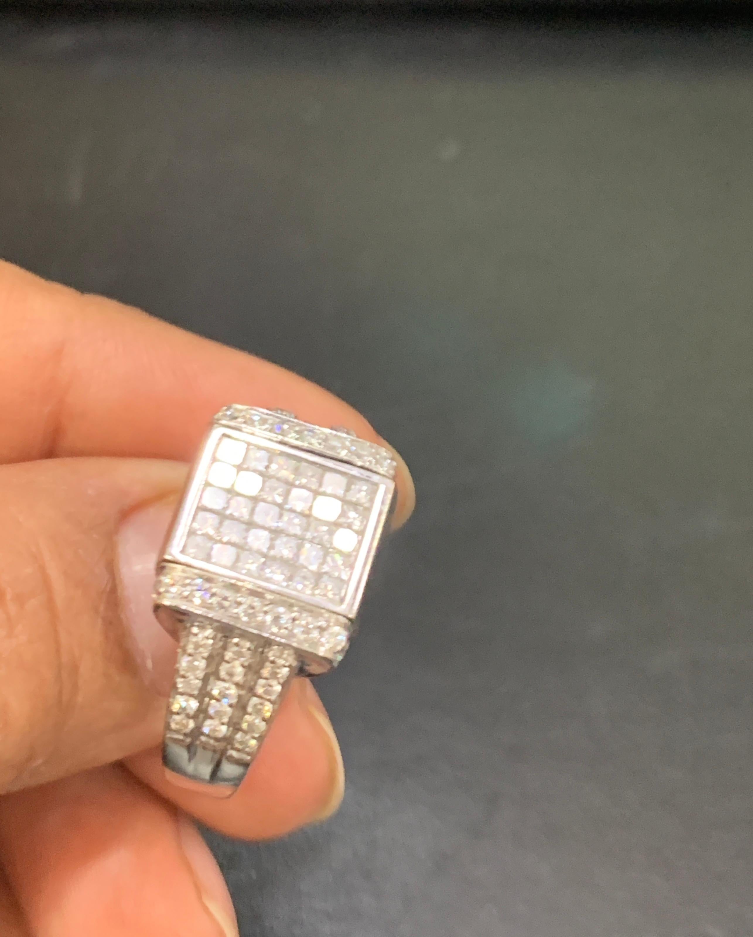 1.5 Carat Diamond and Blue Diamond Princess Flip Ring 14 Karat Gold, Unisex For Sale 1