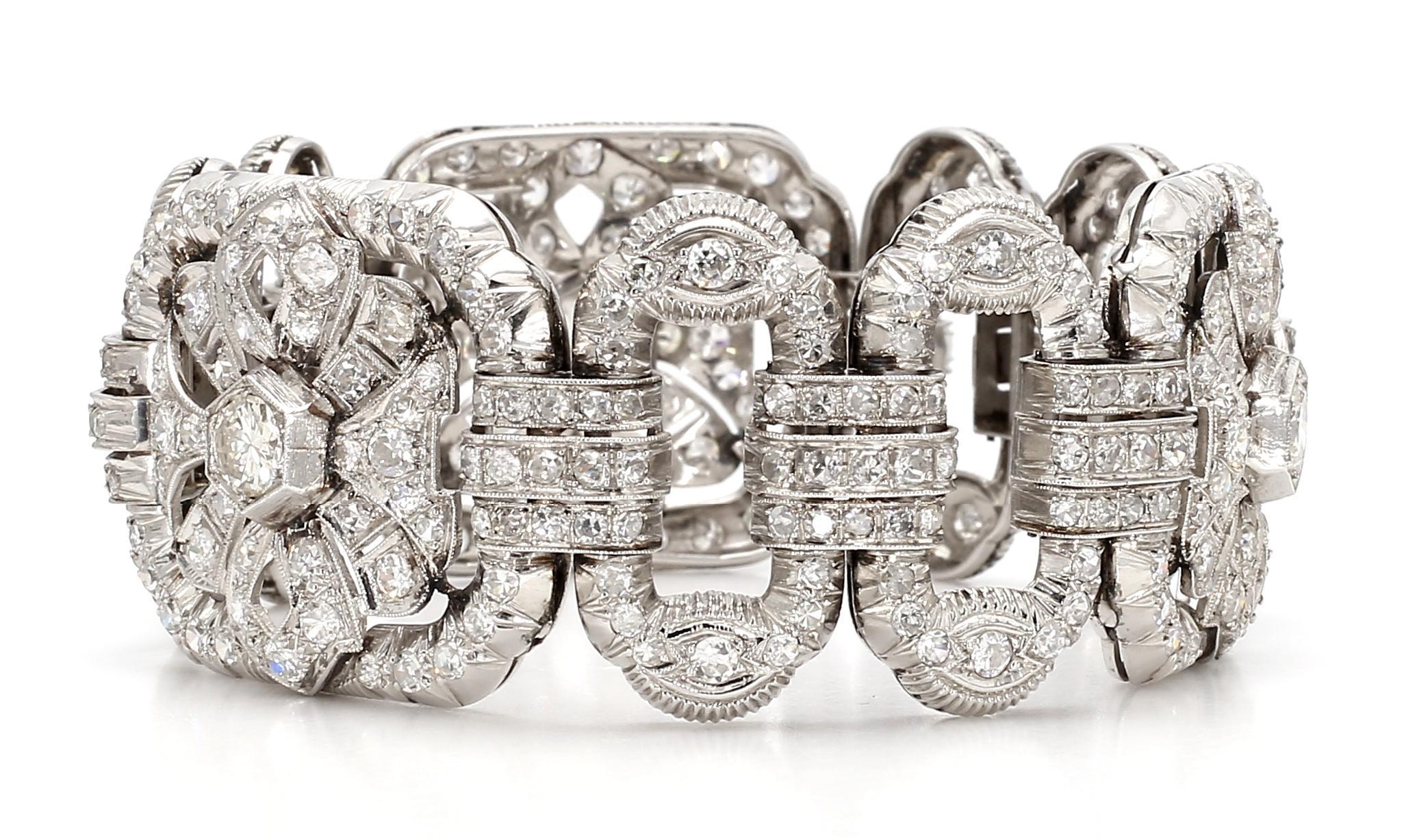 Dieses atemberaubende Diamantband-Armband ist eine luxuriöse Ergänzung für jede Schmucksammlung. Dieses mit 15 Karat funkelnden Diamanten und 18 Karat Gold gefertigte Armband strahlt Eleganz und Raffinesse aus. Das halbflexible Band sorgt für
