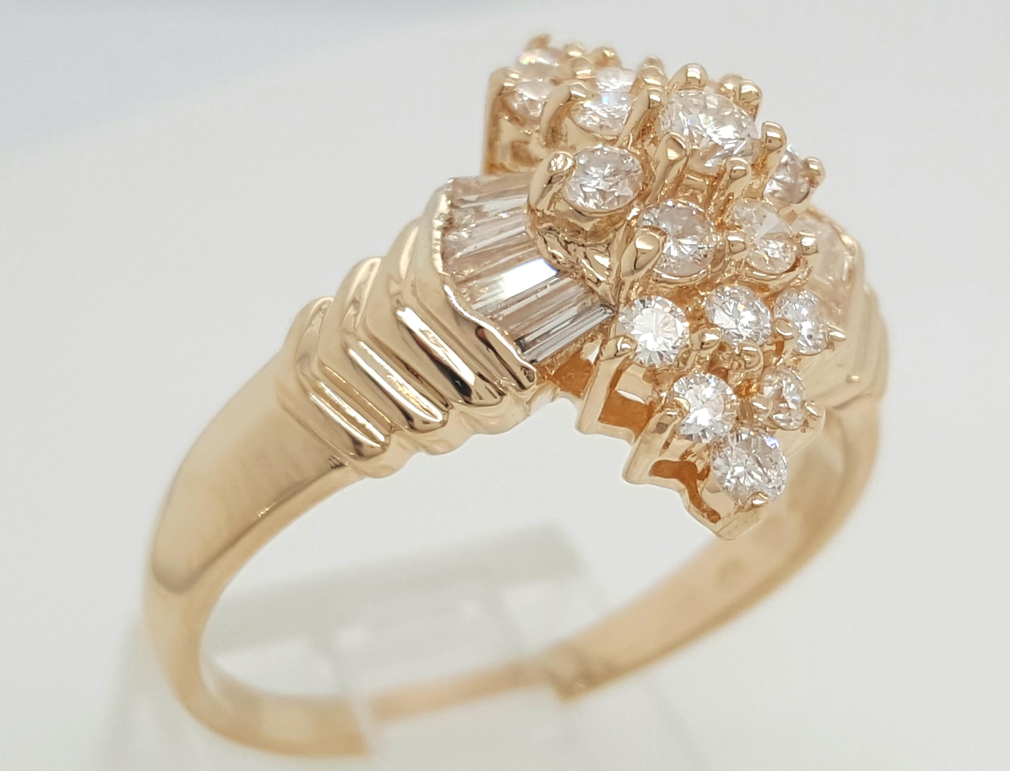 Women's or Men's 1.5 Carat Diamond Cocktail Ring Set in 18 Karat Yellow Gold For Sale