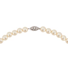Collana in oro bianco con perle coltivate e diamanti da .15 carati