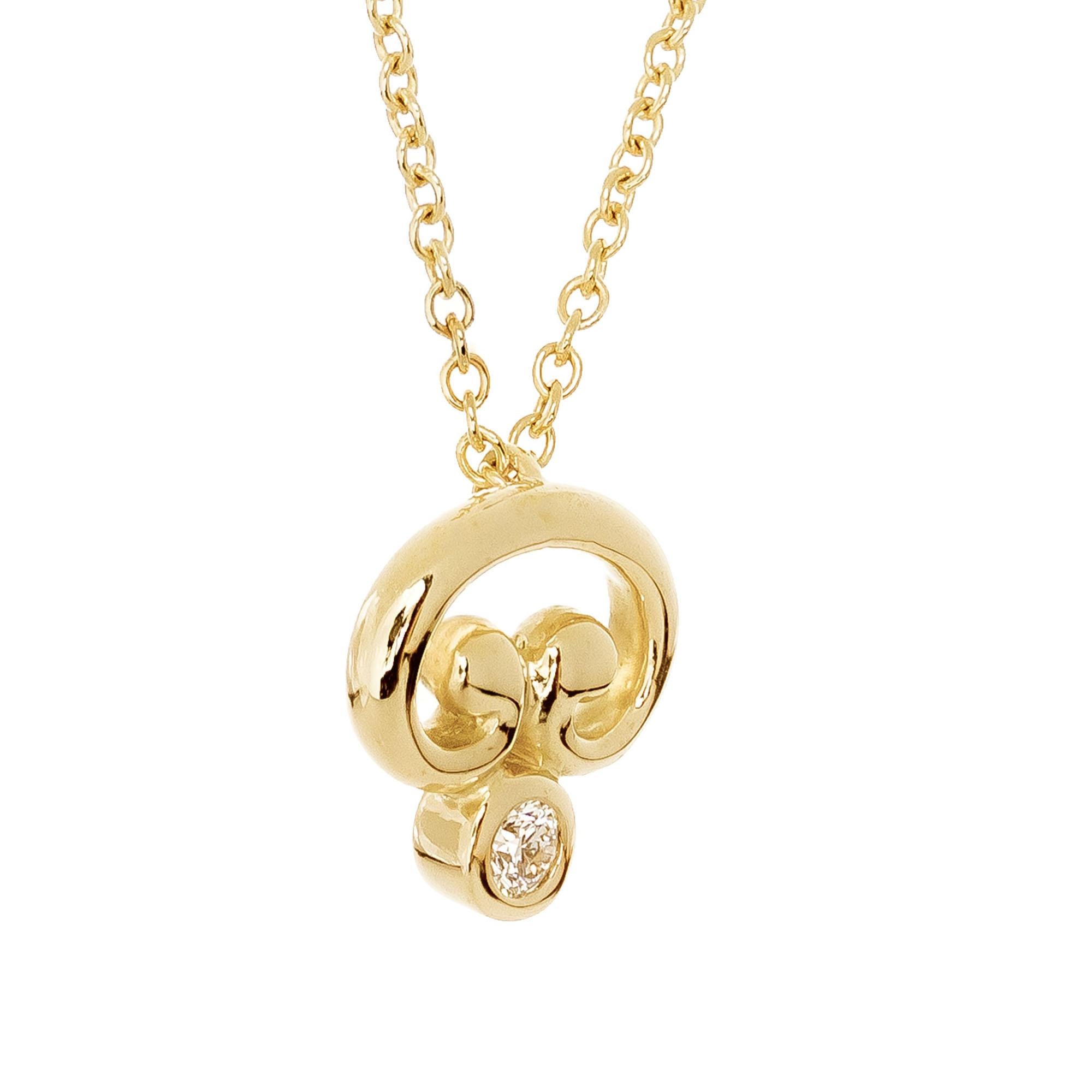 Taille ronde Collier à pendentif en or jaune avec diamants de forme libre de 0,15 carat en vente