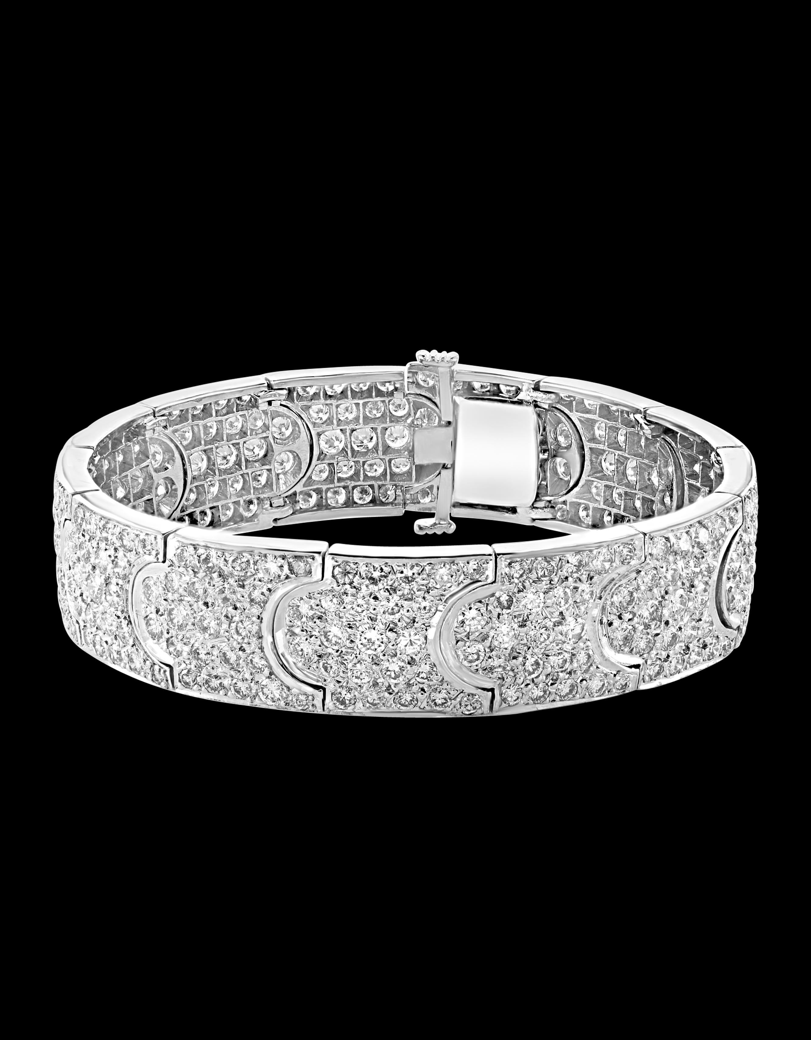 15 Carat Diamonds 18 Karat White Gold Wide Cocktail Bangle/Bracelet  Estate
It features a bangle style  Bracelet crafted from an 18k white gold and embedded with  15 Carats of  Round diamonds . The  Wide pattern can be stacked with similar style