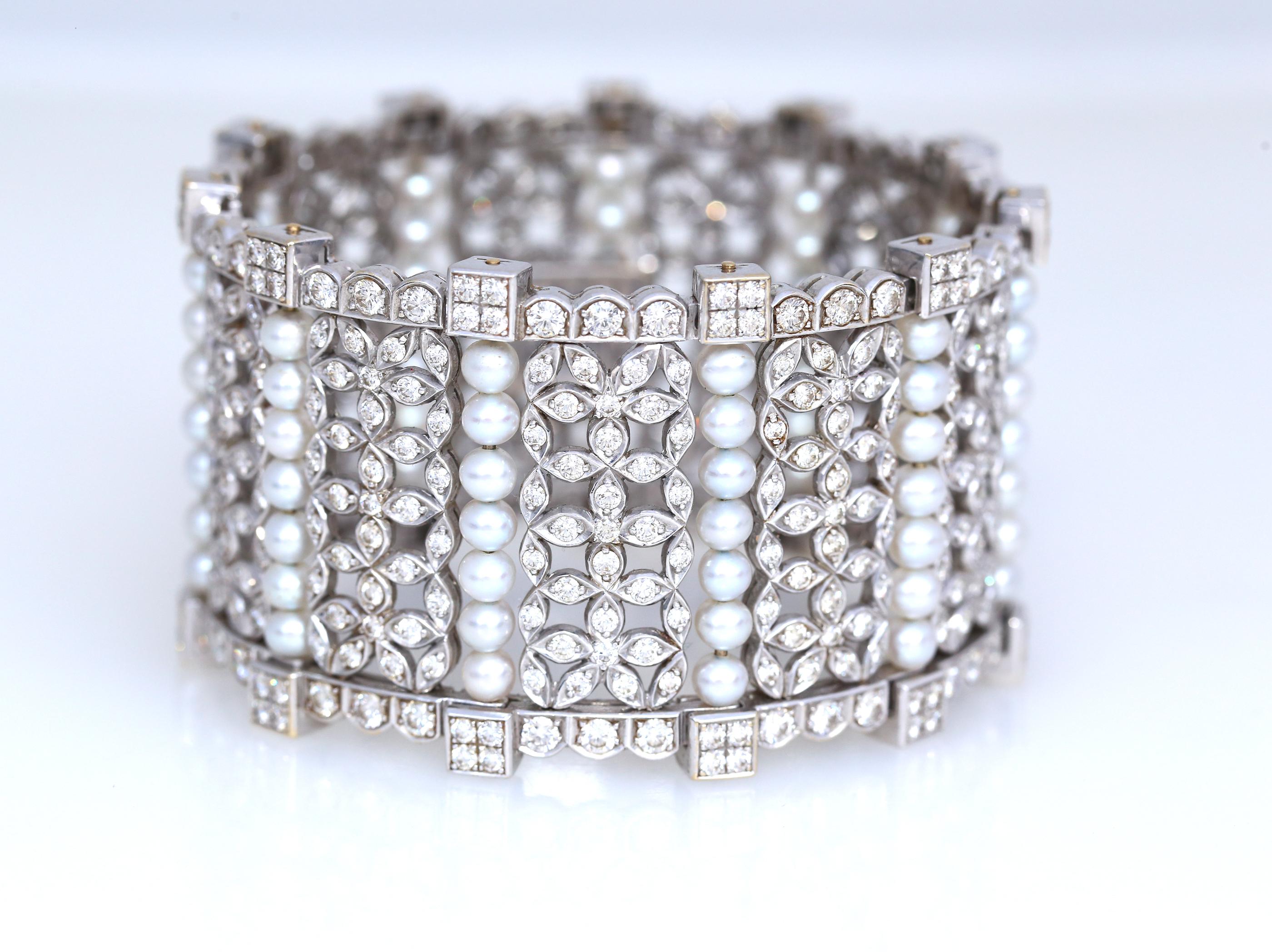 Round Cut 15 Carat Diamonds Pearls White Gold Bangle Bracelet, 1999