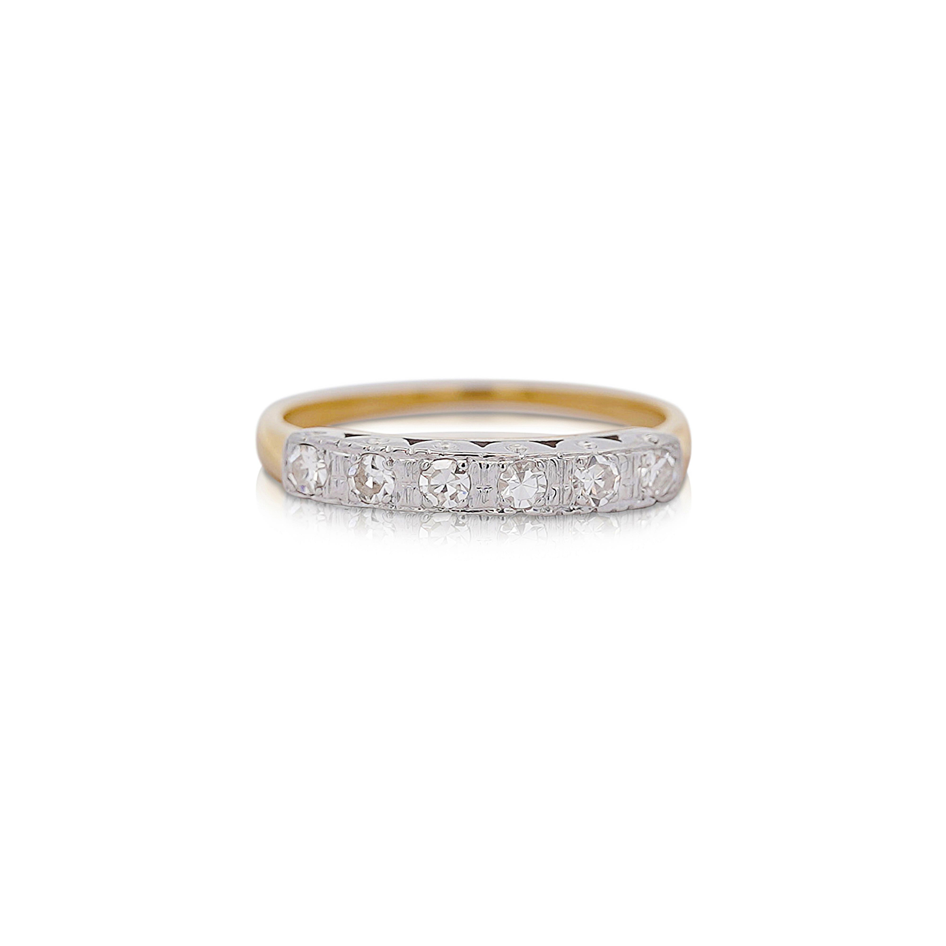 1.5 Carat Emerald and Old Cut Diamond 2 Piece Wedding Band and Ring Set In Excellent Condition For Sale In Miami, FL