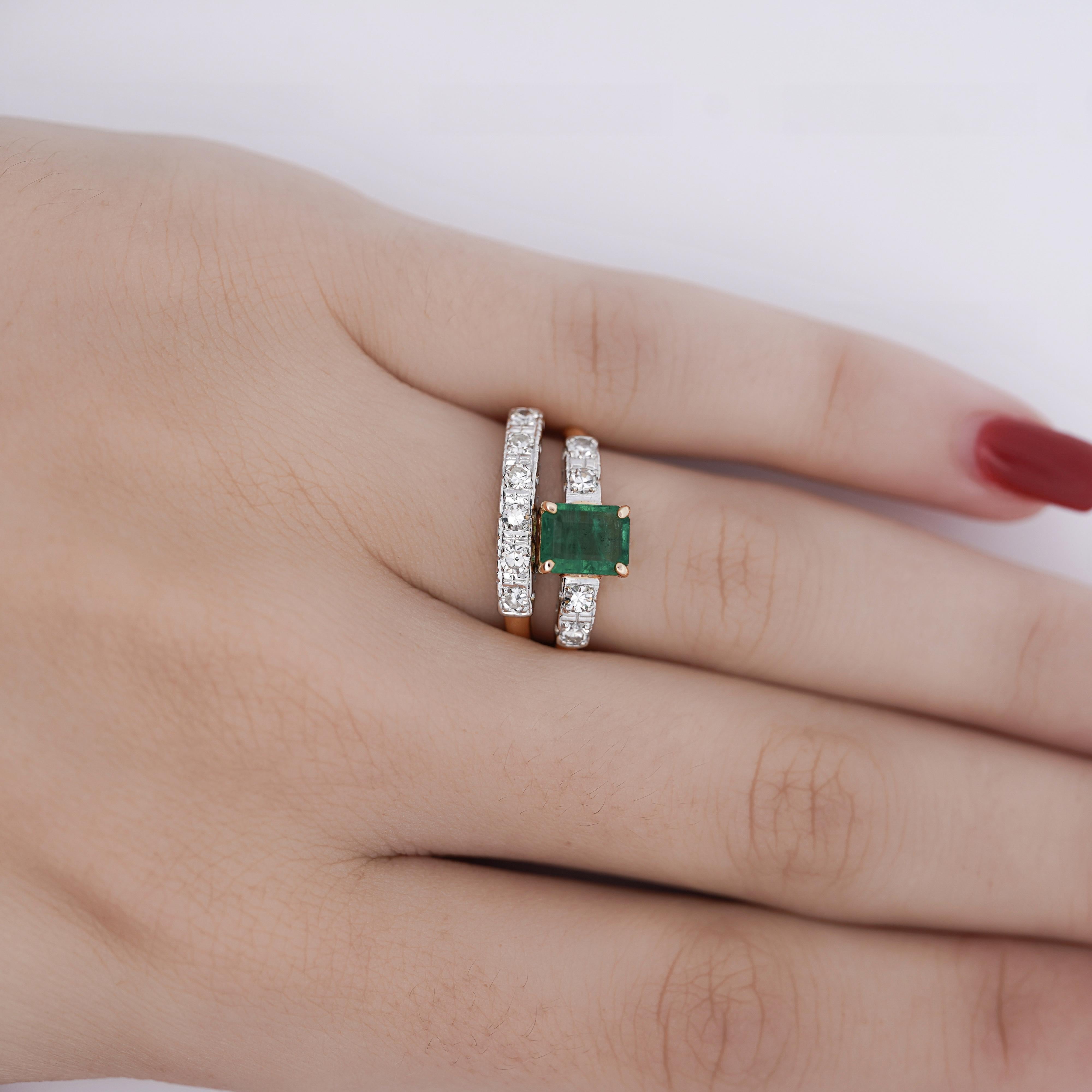 1.5 Carat Emerald and Old Cut Diamond 2 Piece Wedding Band and Ring Set For Sale 3