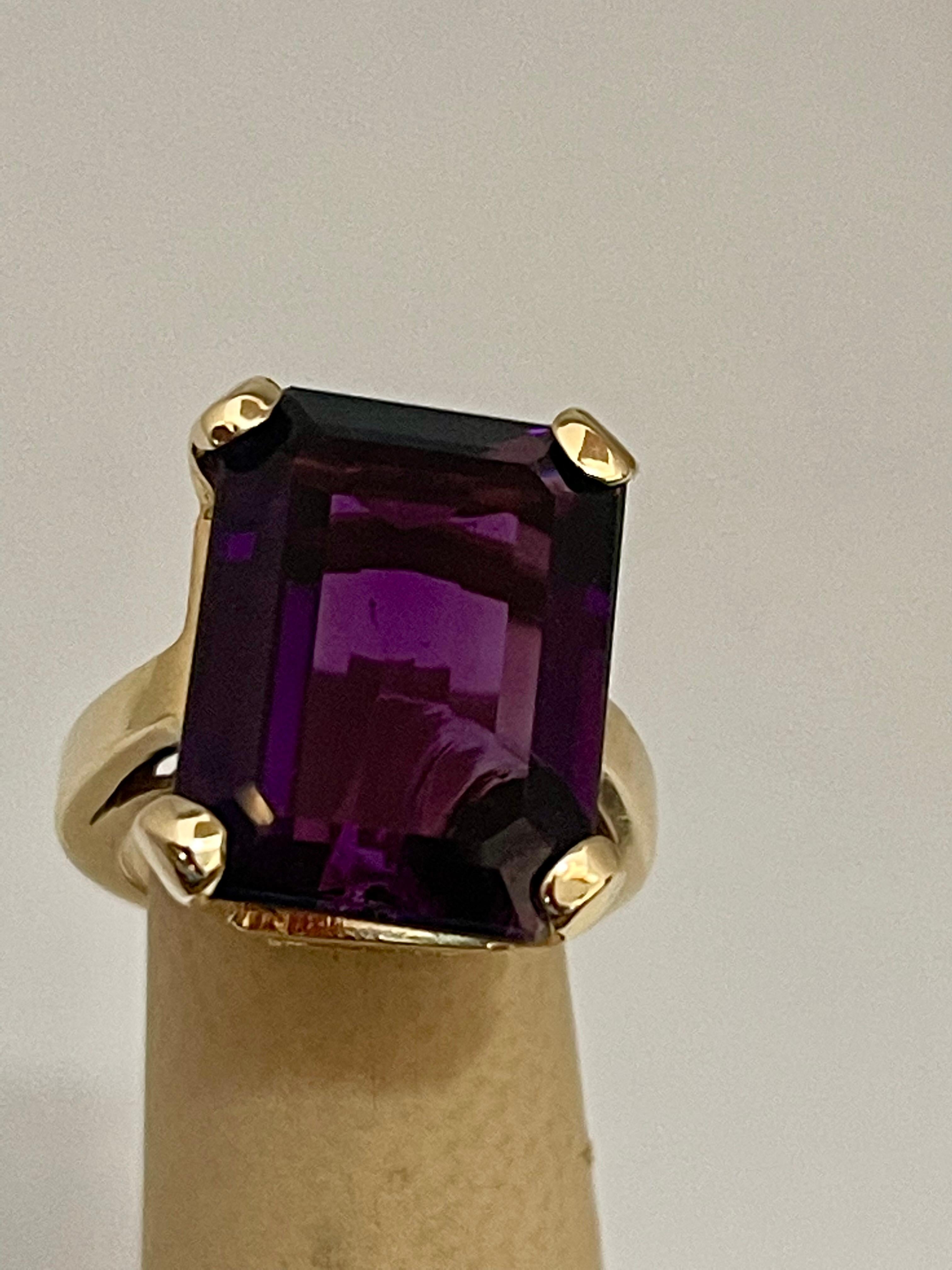 15 Carat Emerald Cut Amethyst Cocktail Ring in 14 Karat Yellow Gold For Sale 4