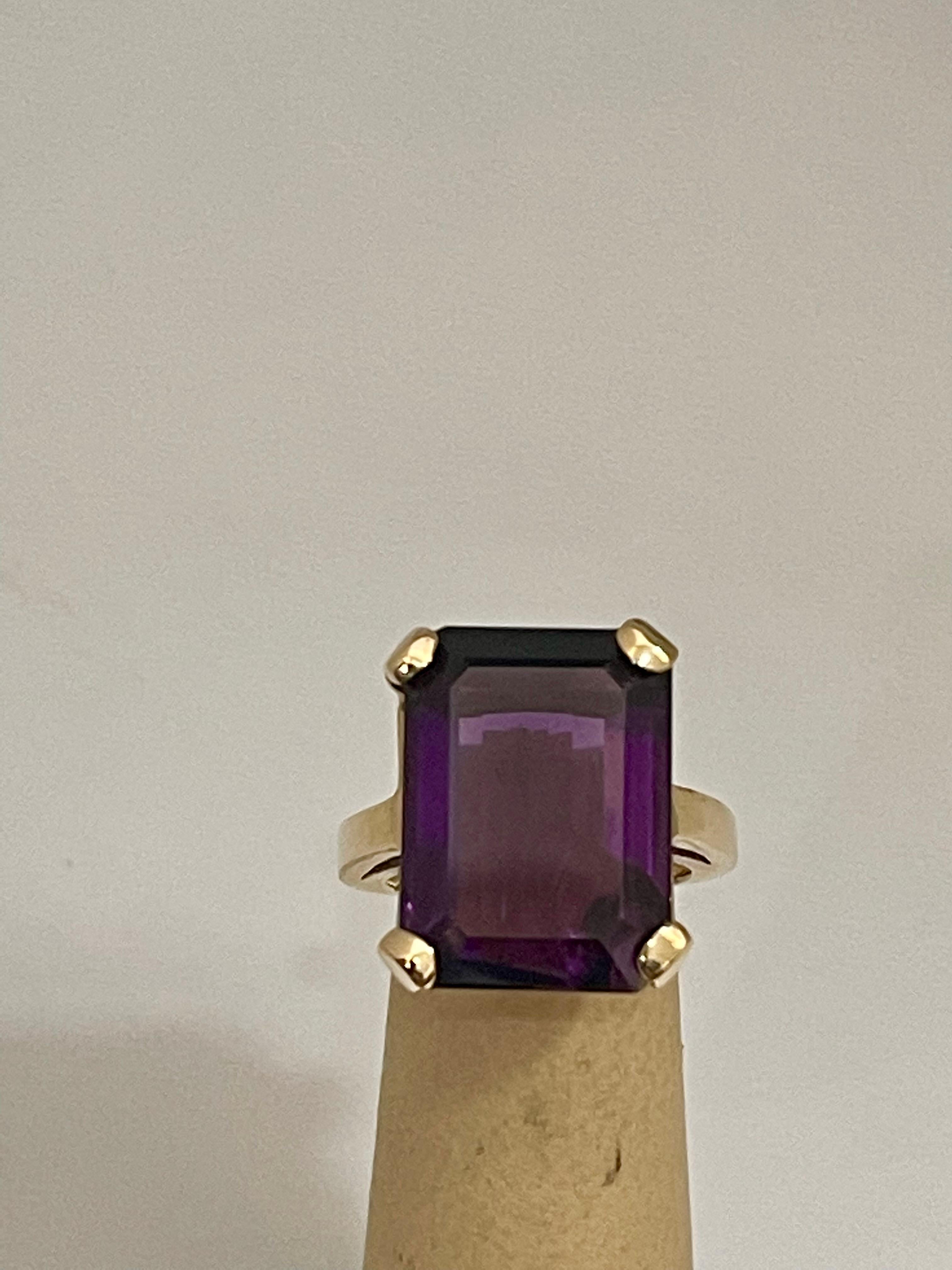 Bague cocktail en or jaune 14 carats avec améthyste taille émeraude de 15 carats en vente 7