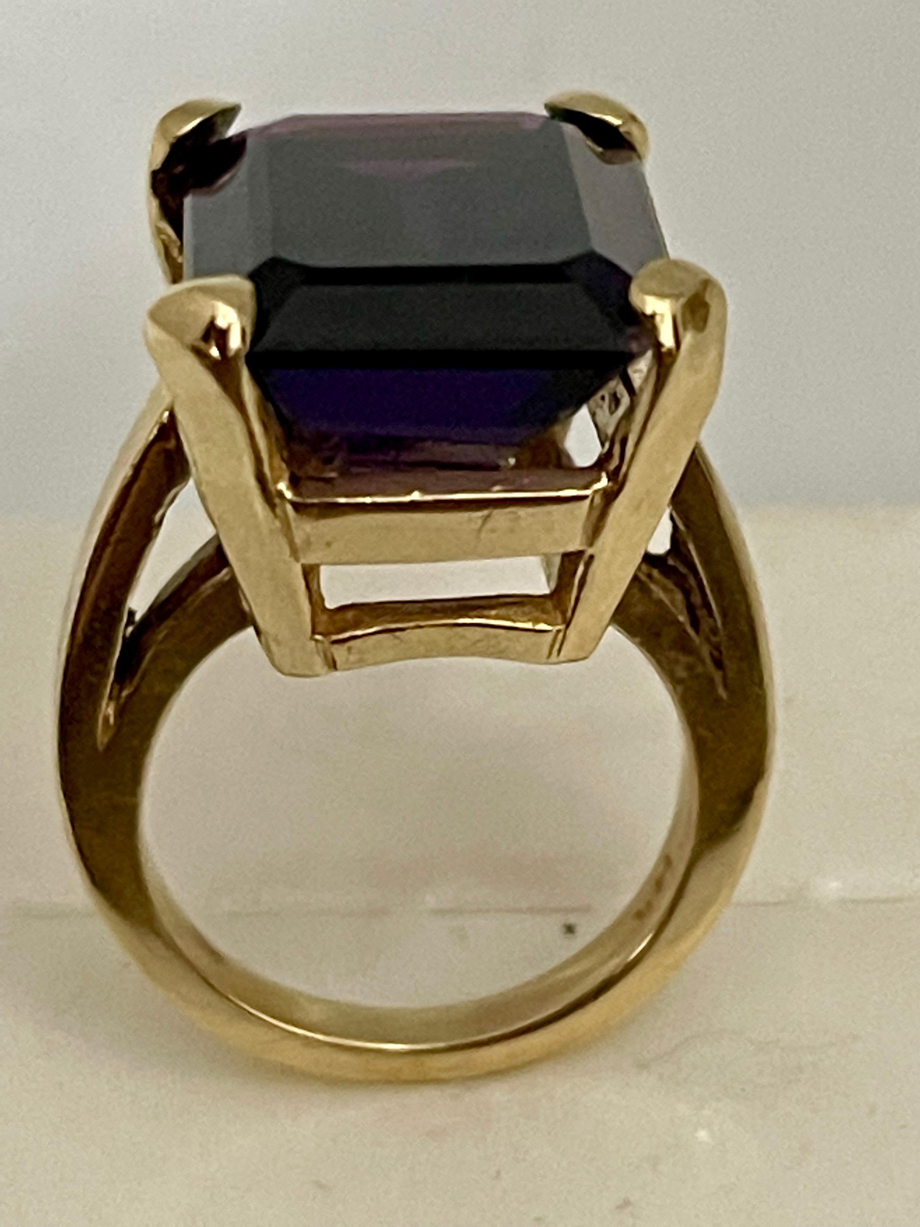 15 Carat Emerald Cut Amethyst Cocktail Ring in 14 Karat Yellow Gold In Excellent Condition For Sale In New York, NY