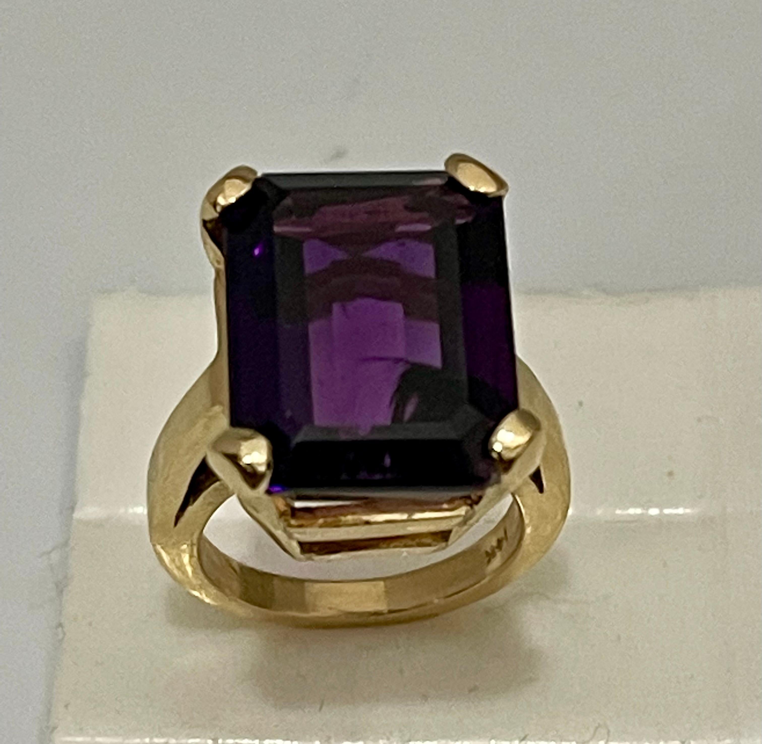 Women's 15 Carat Emerald Cut Amethyst Cocktail Ring in 14 Karat Yellow Gold For Sale