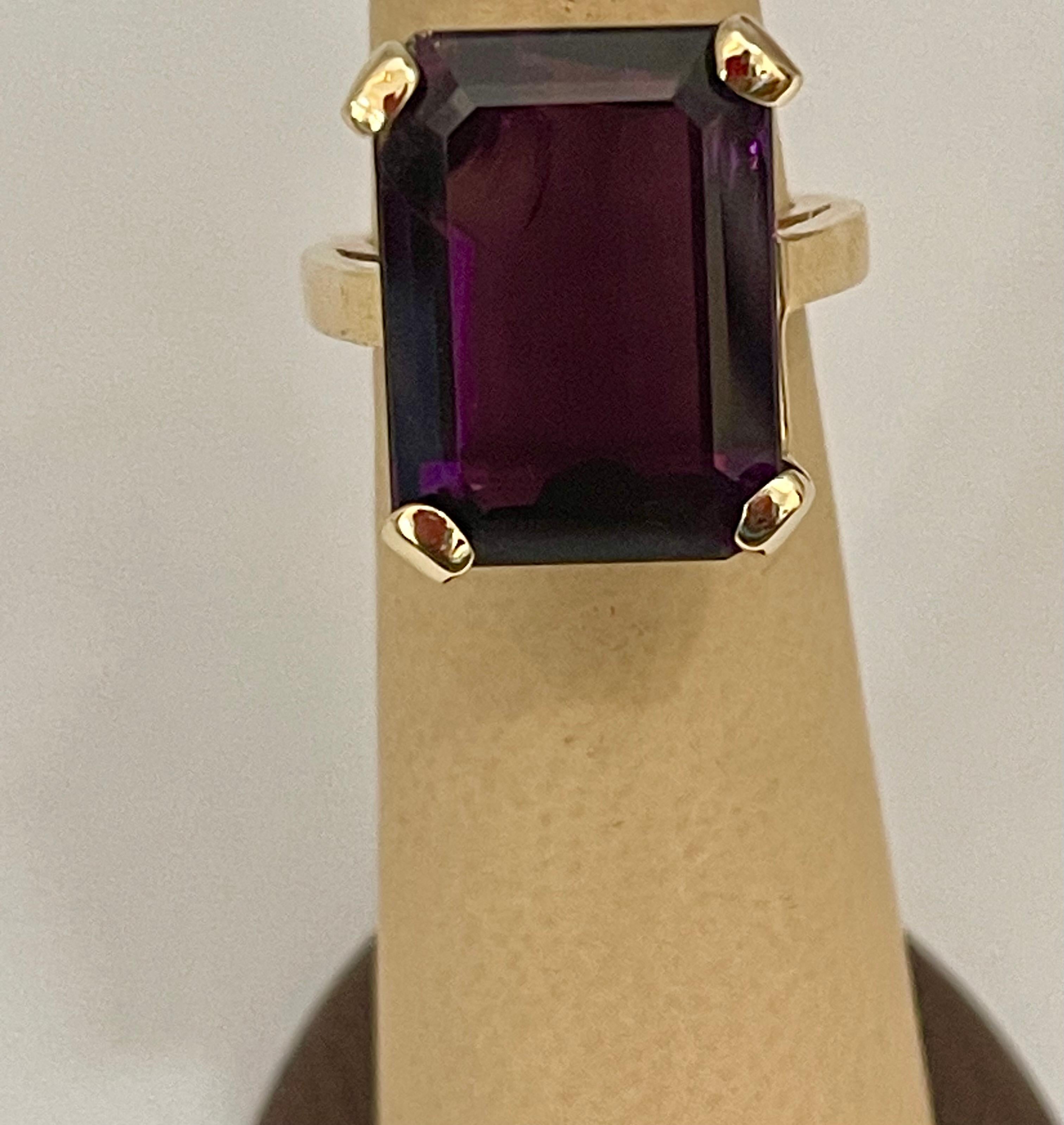 15 Carat Emerald Cut Amethyst Cocktail Ring in 14 Karat Yellow Gold For Sale 1