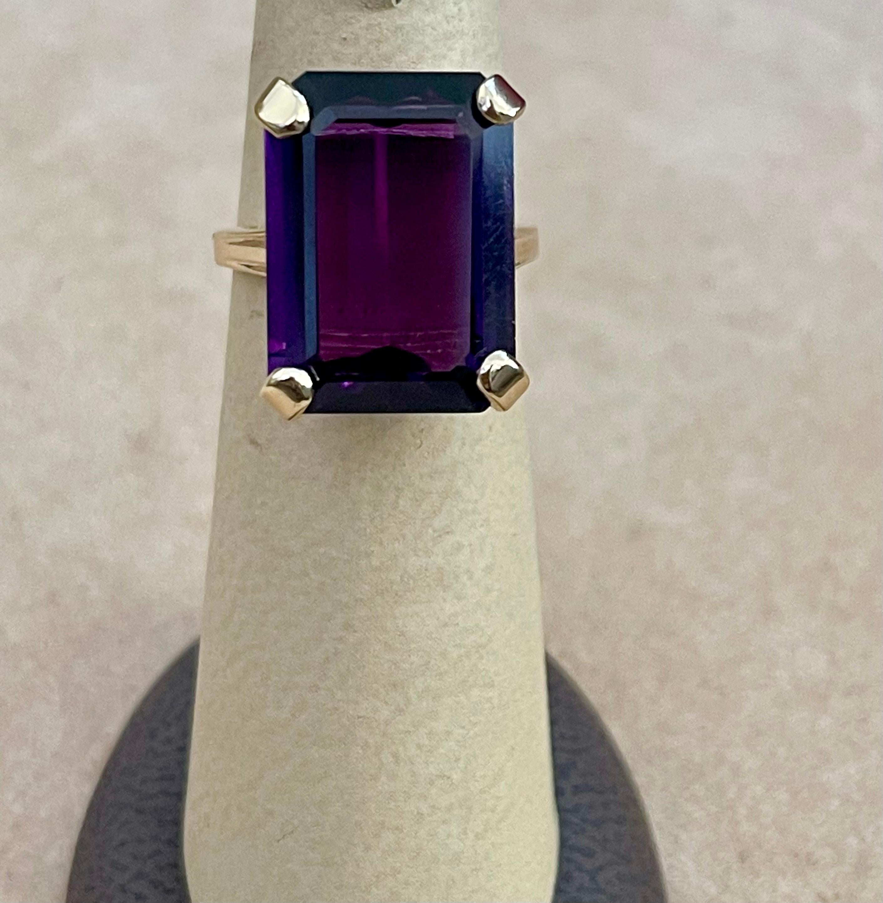 15 Carat Emerald Cut Amethyst Cocktail Ring in 14 Karat Yellow Gold For Sale 3