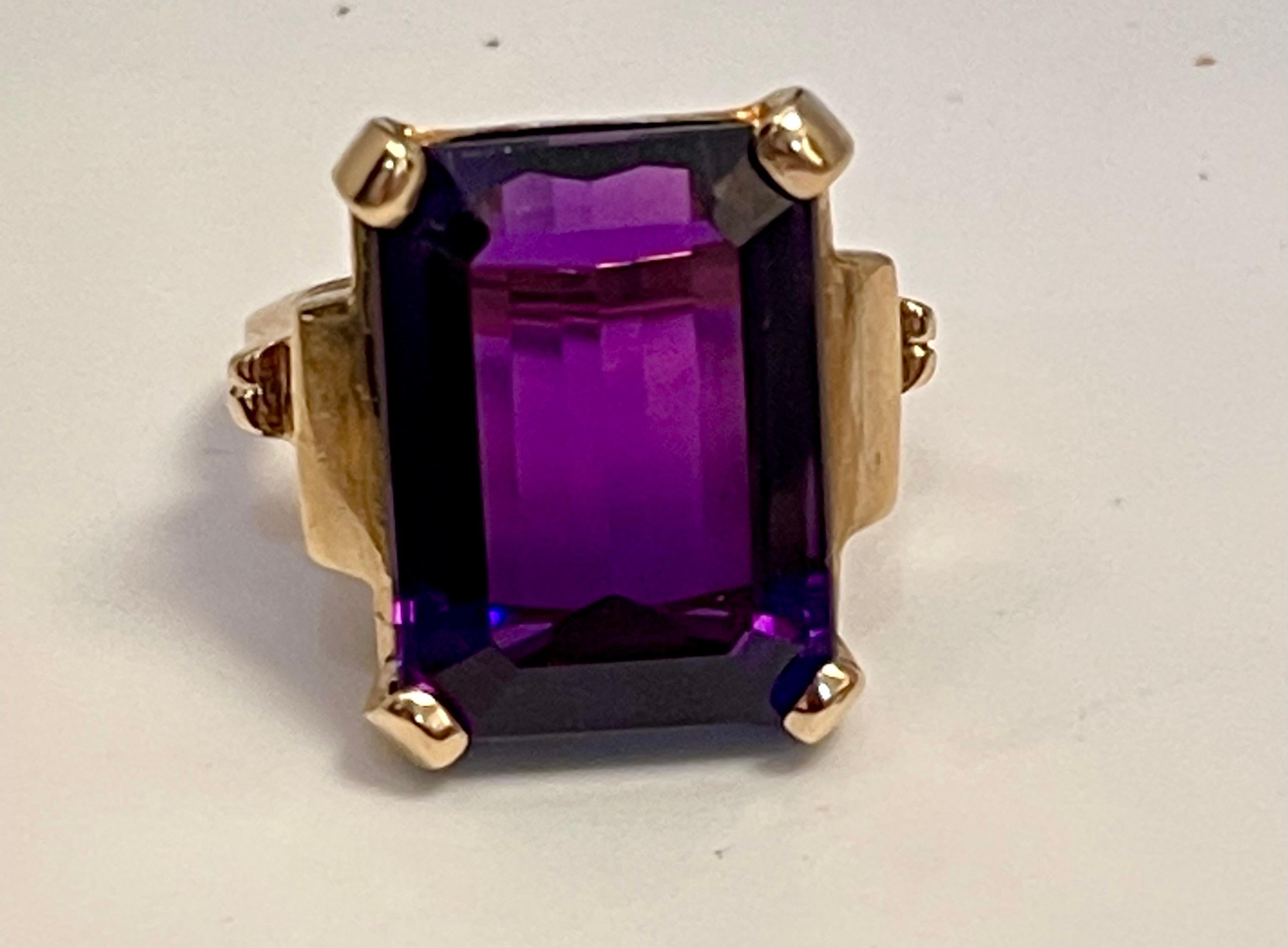 15 Carat Emerald Cut Amethyst Cocktail Ring in 14 Karat Yellow Gold For Sale 3